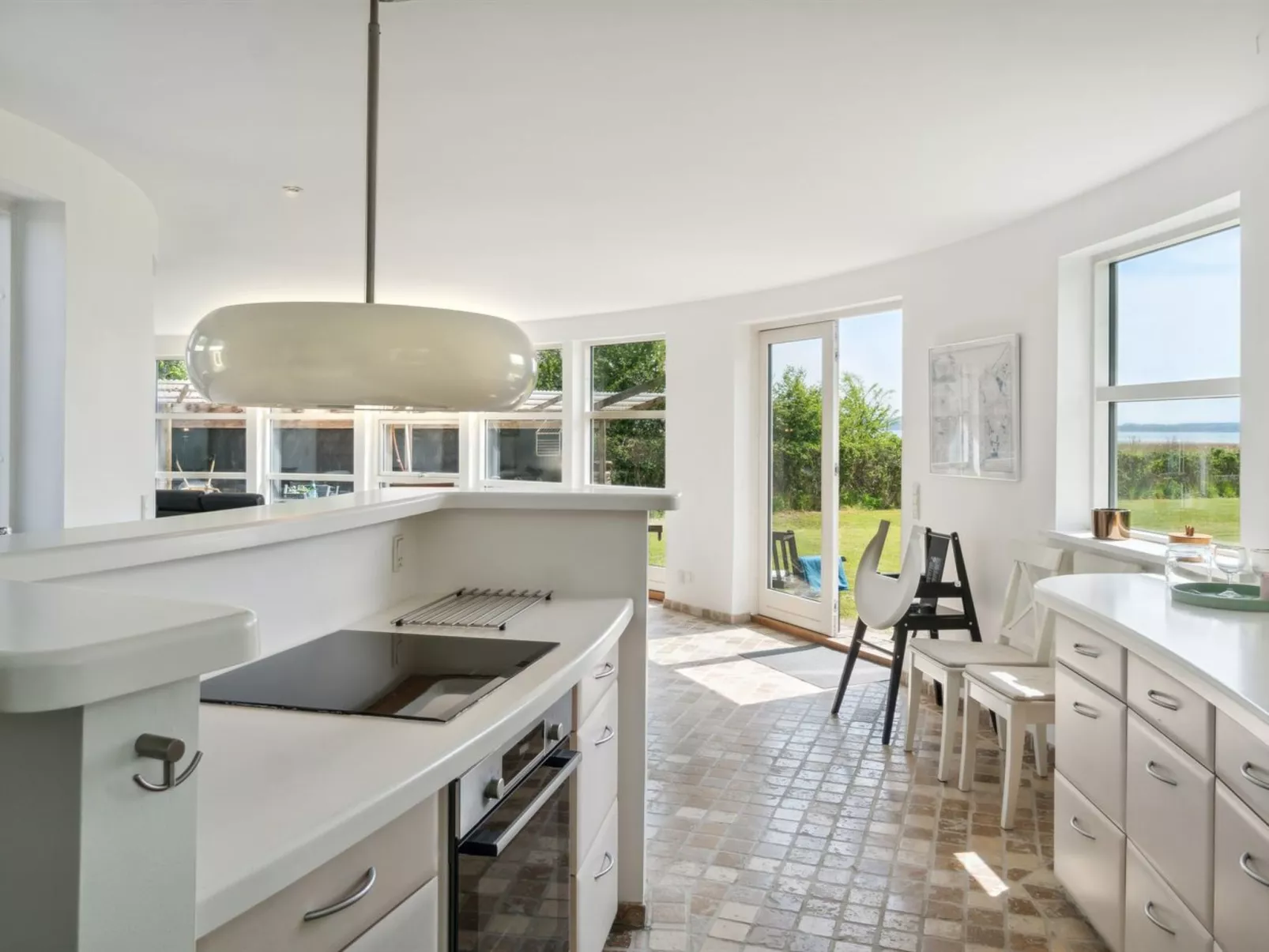 "Vemund" - 100m to the fjord-Drinnen