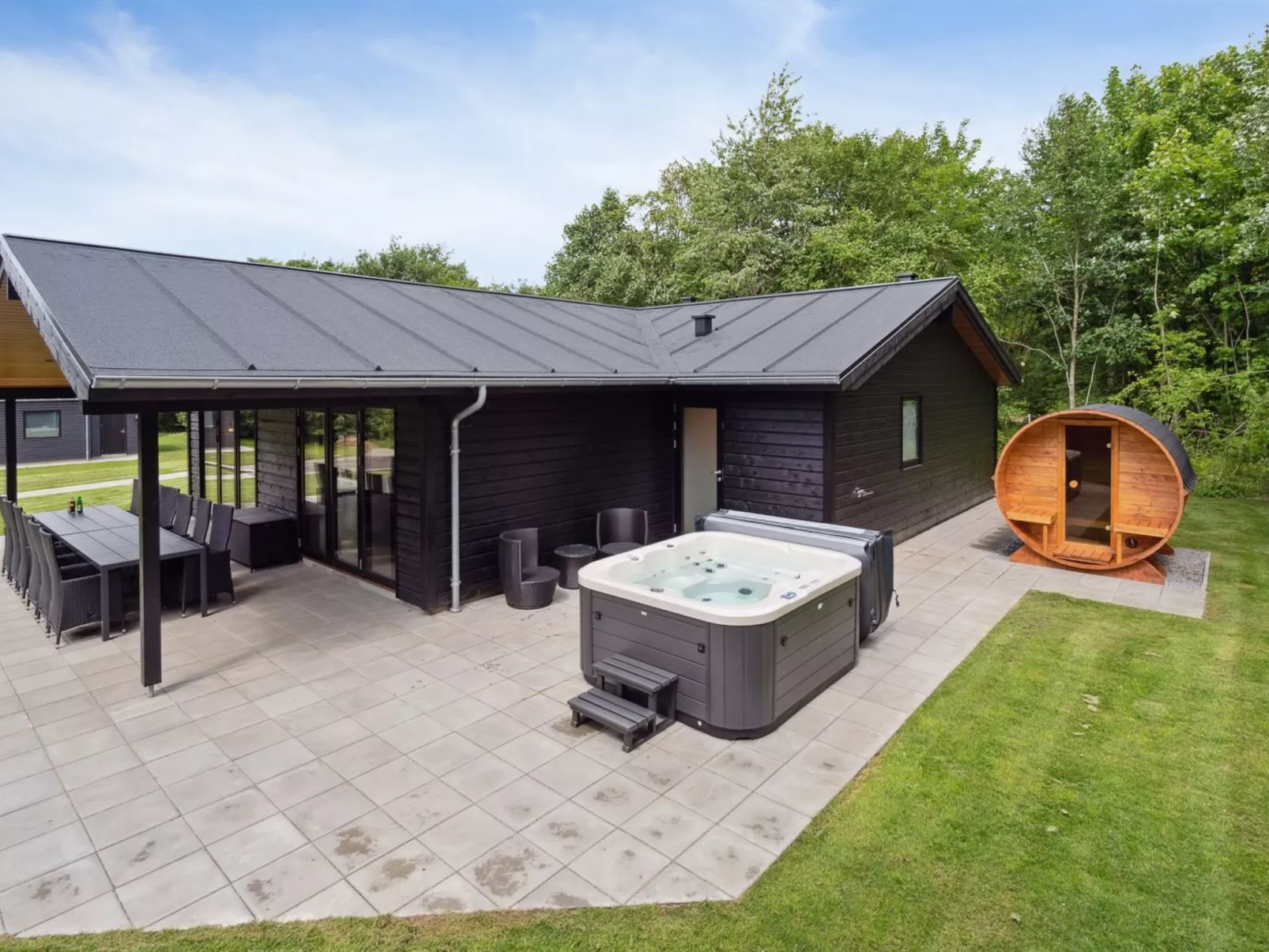 "Robert" - 30km from the sea-Inside