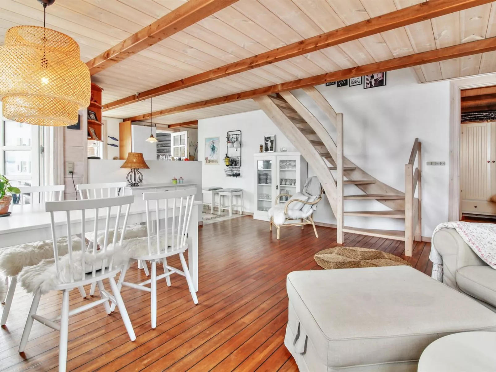 "Sander" - 10m to the fjord-Drinnen