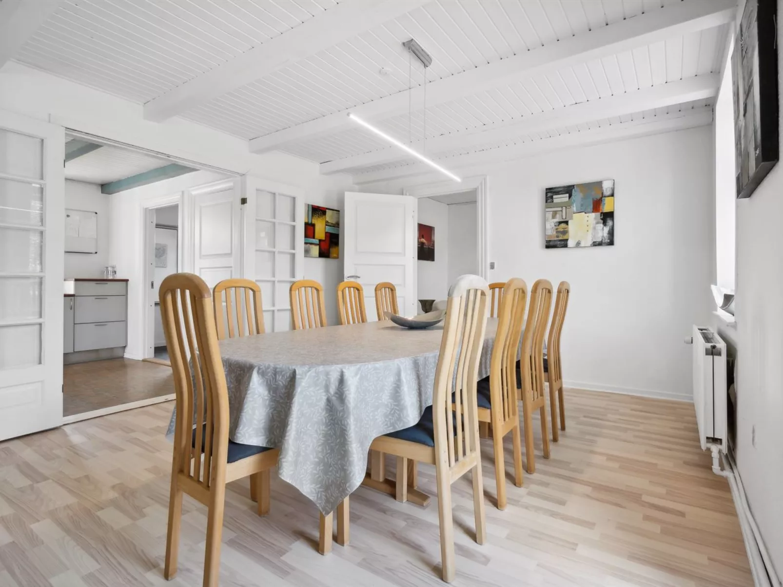 "Essie" - 20km from the sea-Drinnen