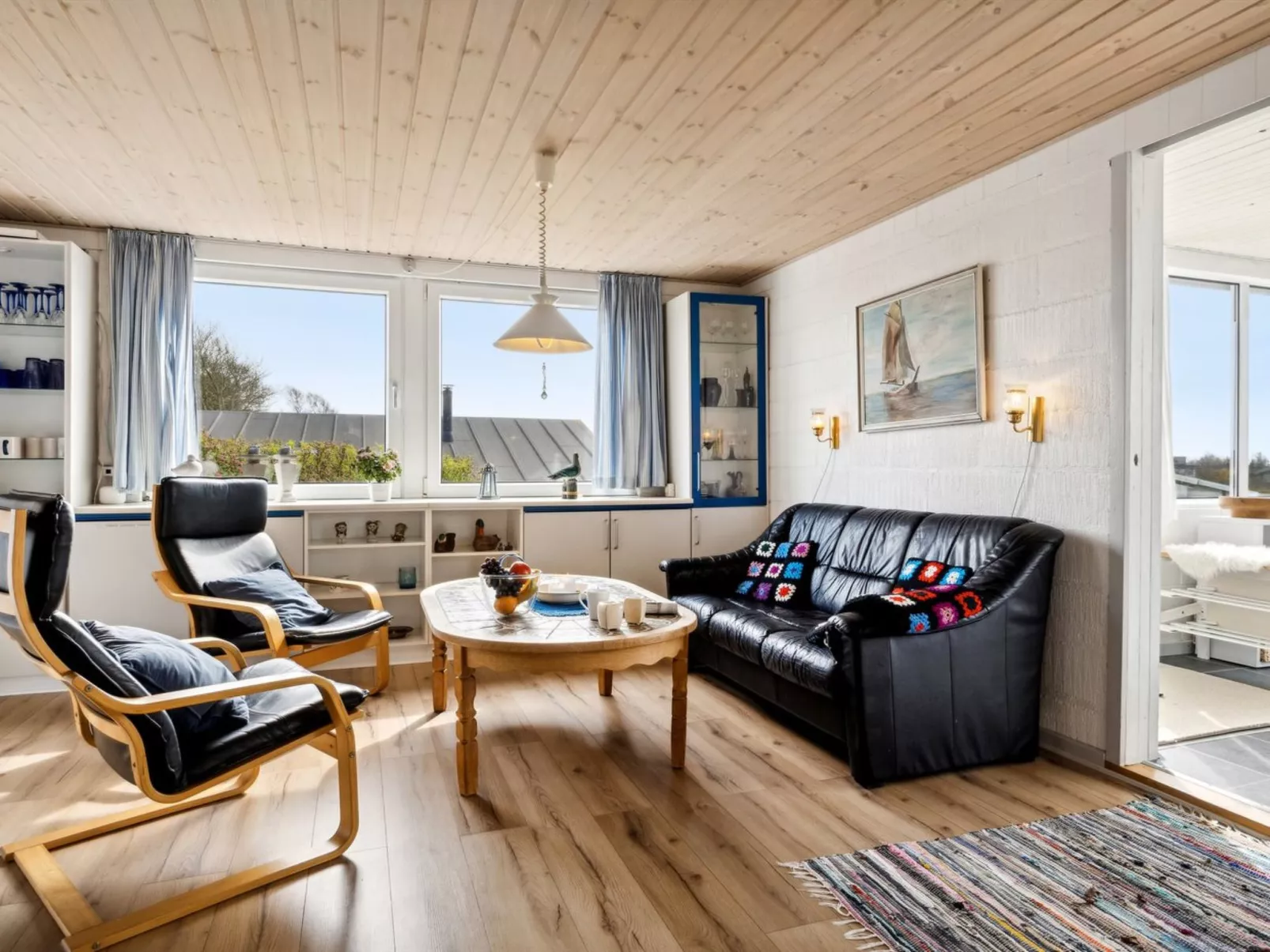 "Aletha" - 300m to the fjord-Drinnen