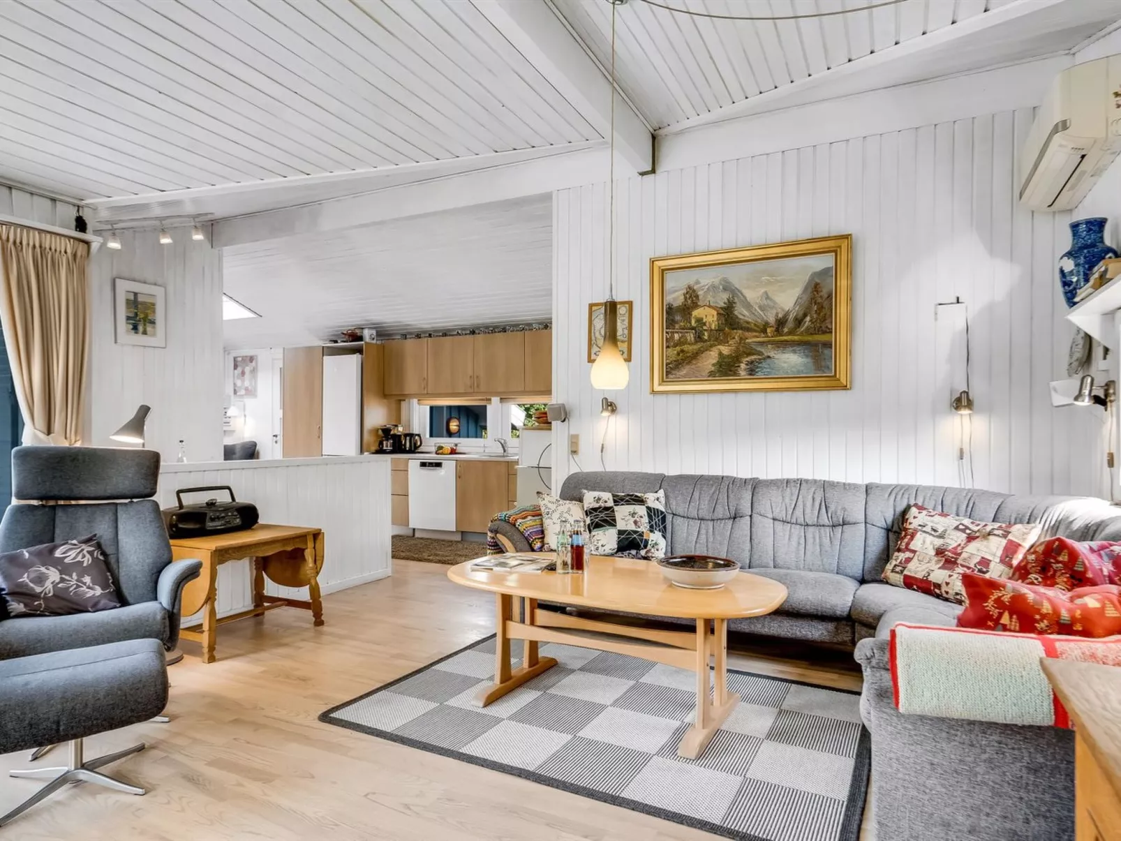 "Amai" - 100m from the sea-Dedans