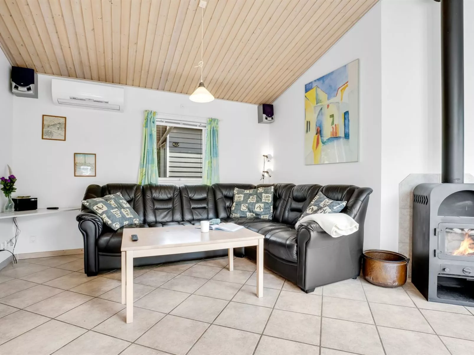 "Gravers" - 100m from the sea-Inside