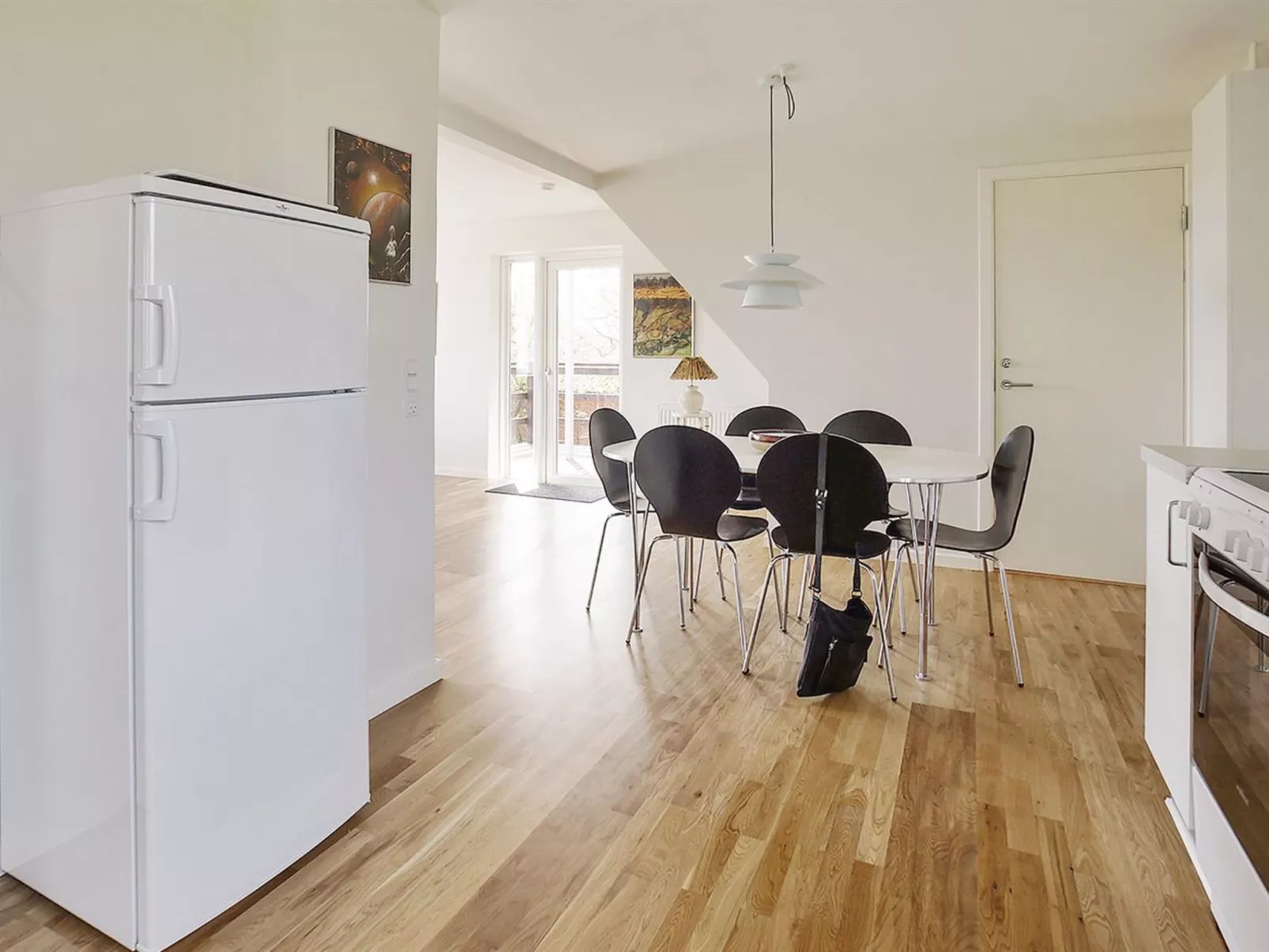 "Mirja" - 50m to the fjord-Drinnen