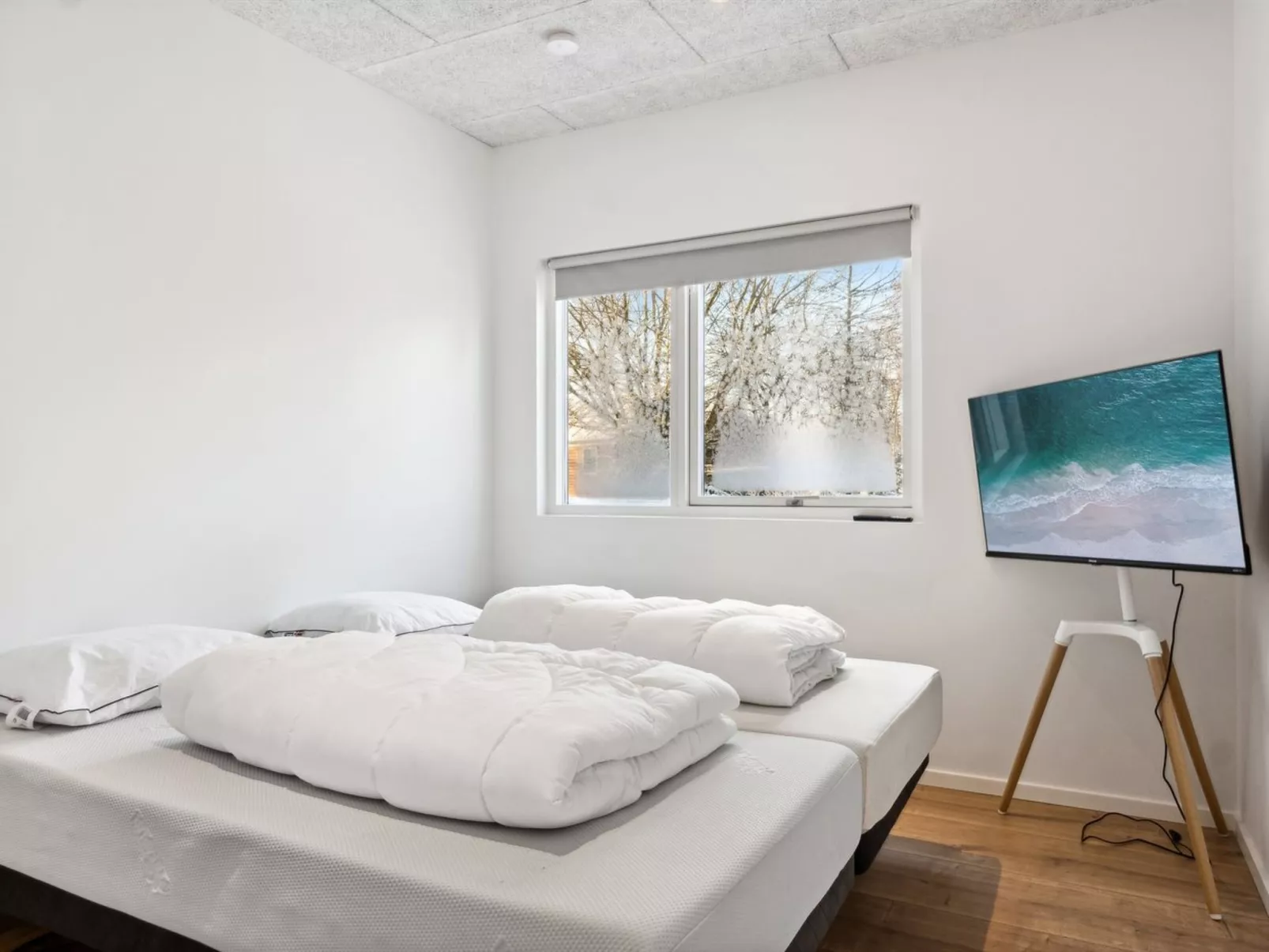 "Scalli" - 1.5km to the fjord-Inside