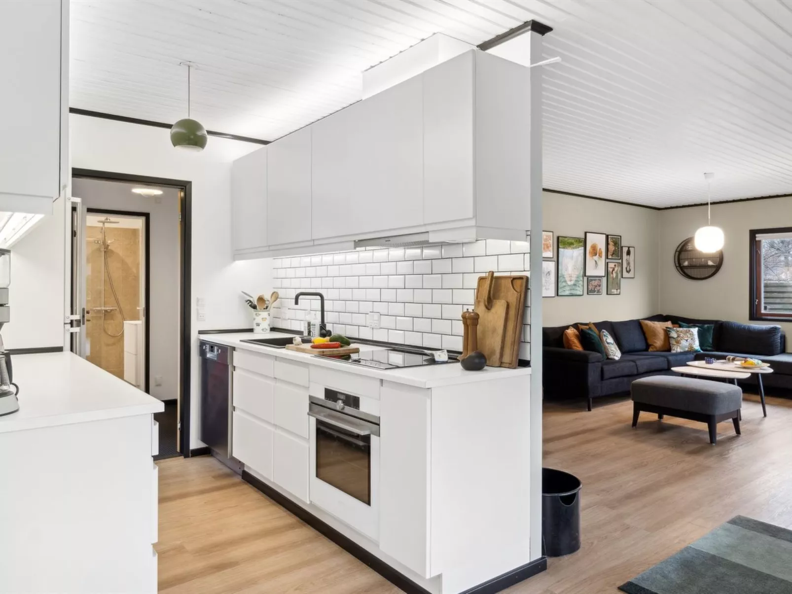 "Janna" - 1.4km from the sea-Inside