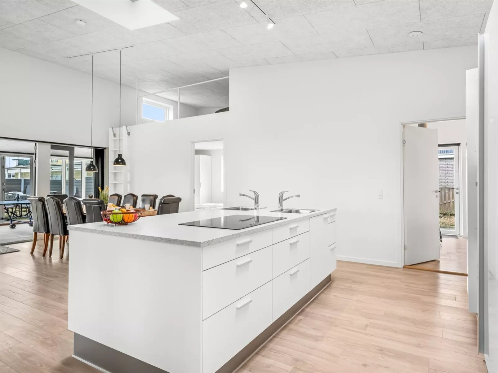 "Clarabelle" - 1.2km from the sea-Inside