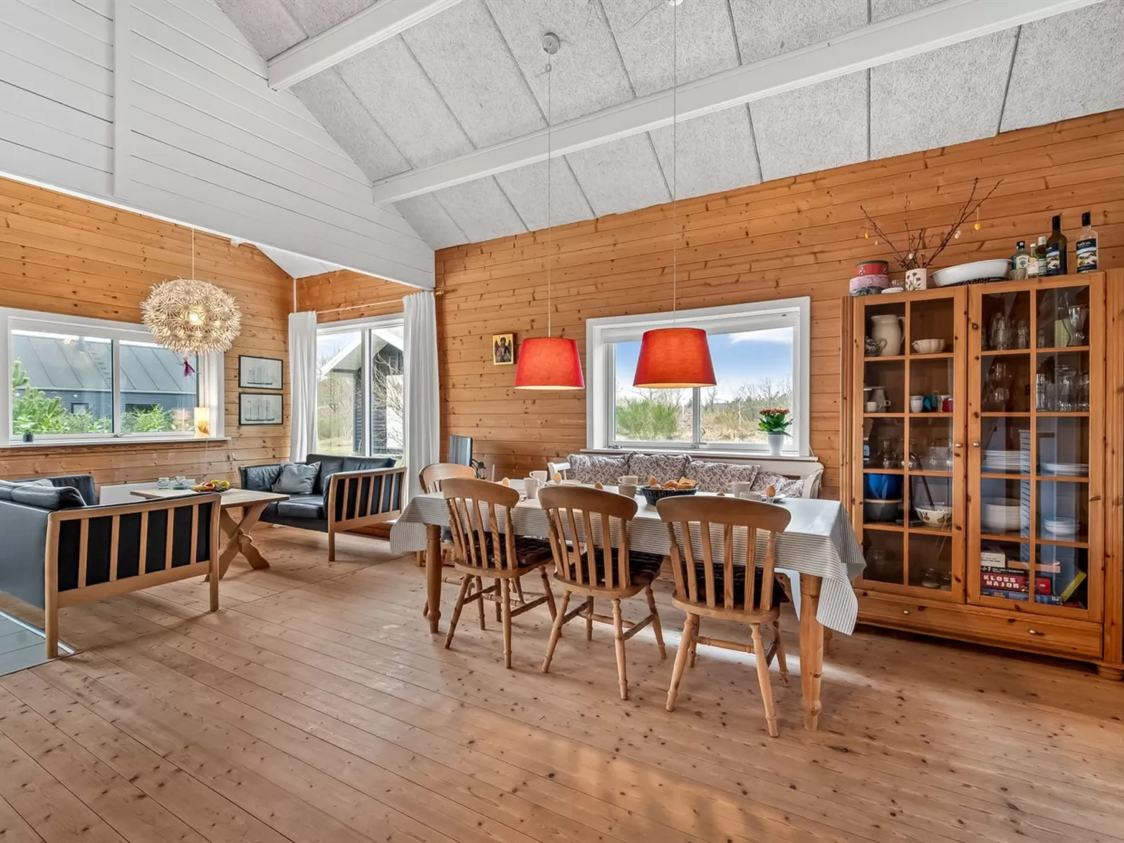 "Oddger" - 250m to the fjord-Drinnen