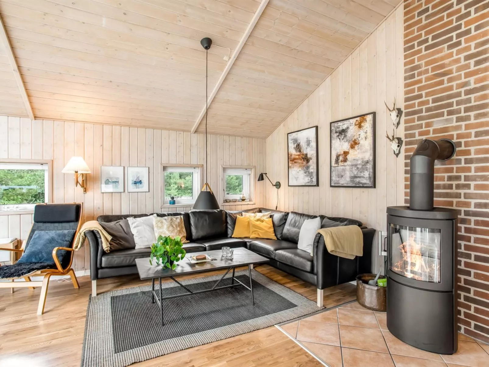 "Ronna" - 2.2km from the sea-Inside