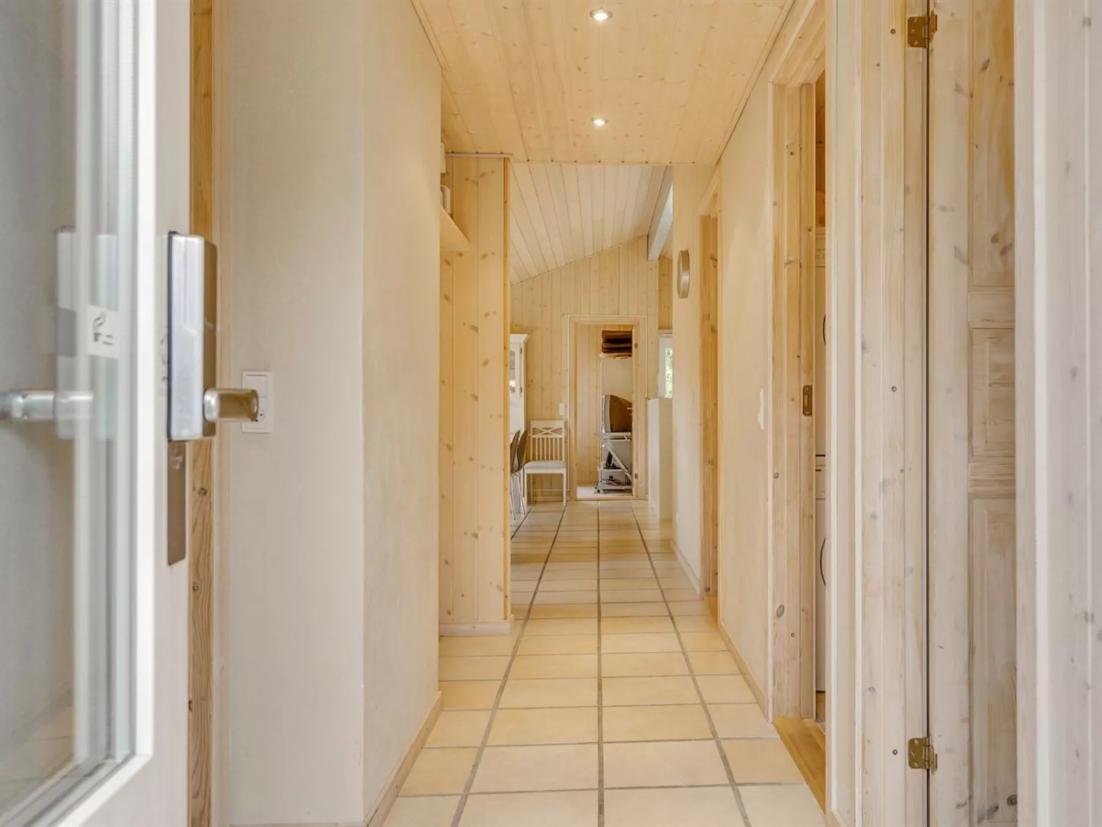 "Aviaja" - 12km from the sea-Dedans