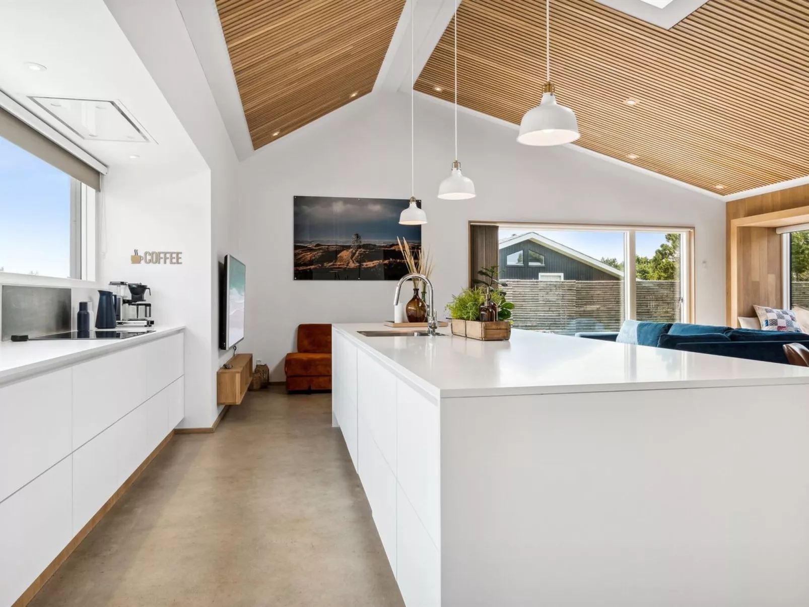 "Toyah" - 400m from the sea-Inside