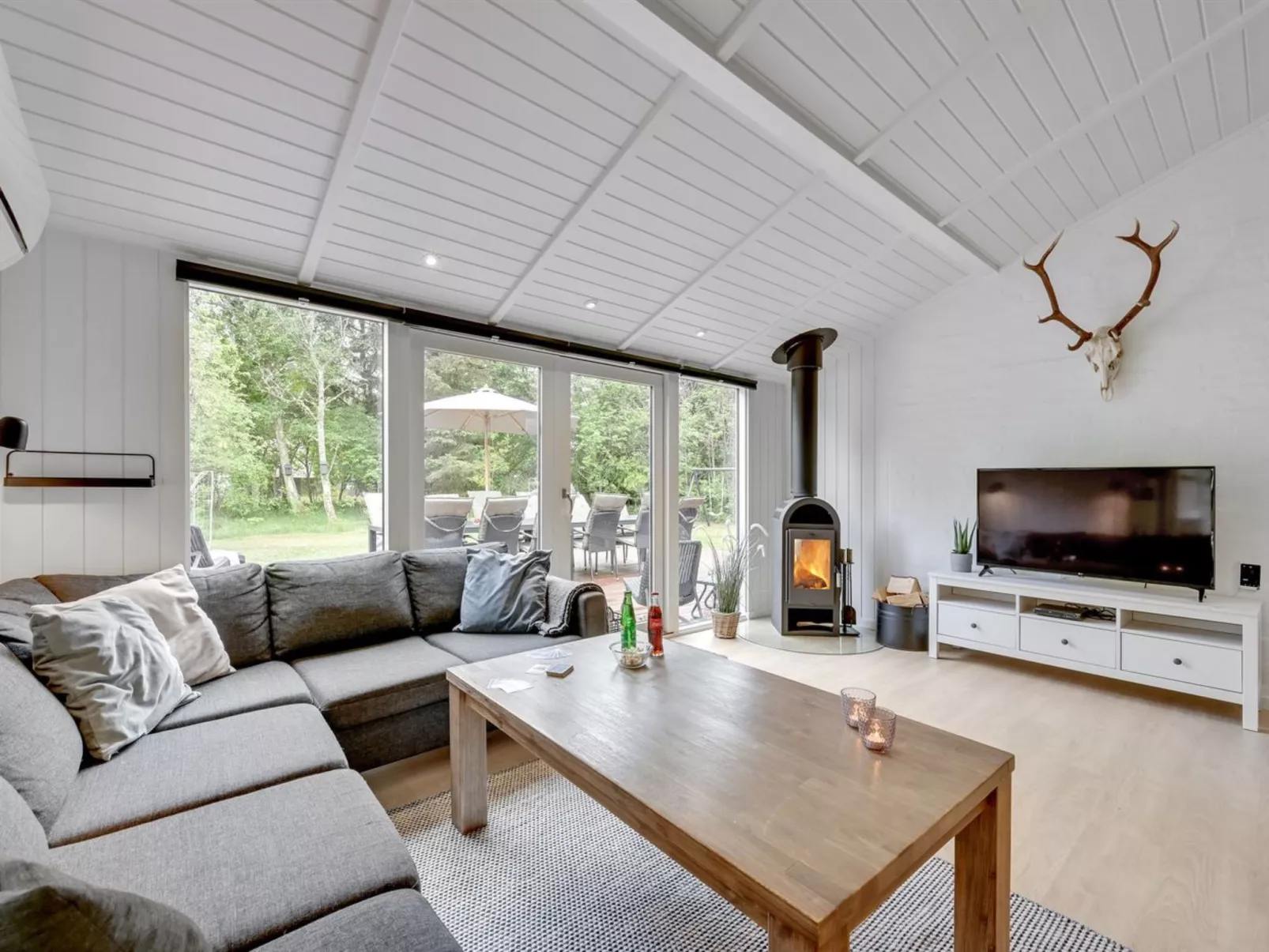 "Liviana" -  from the sea-Drinnen