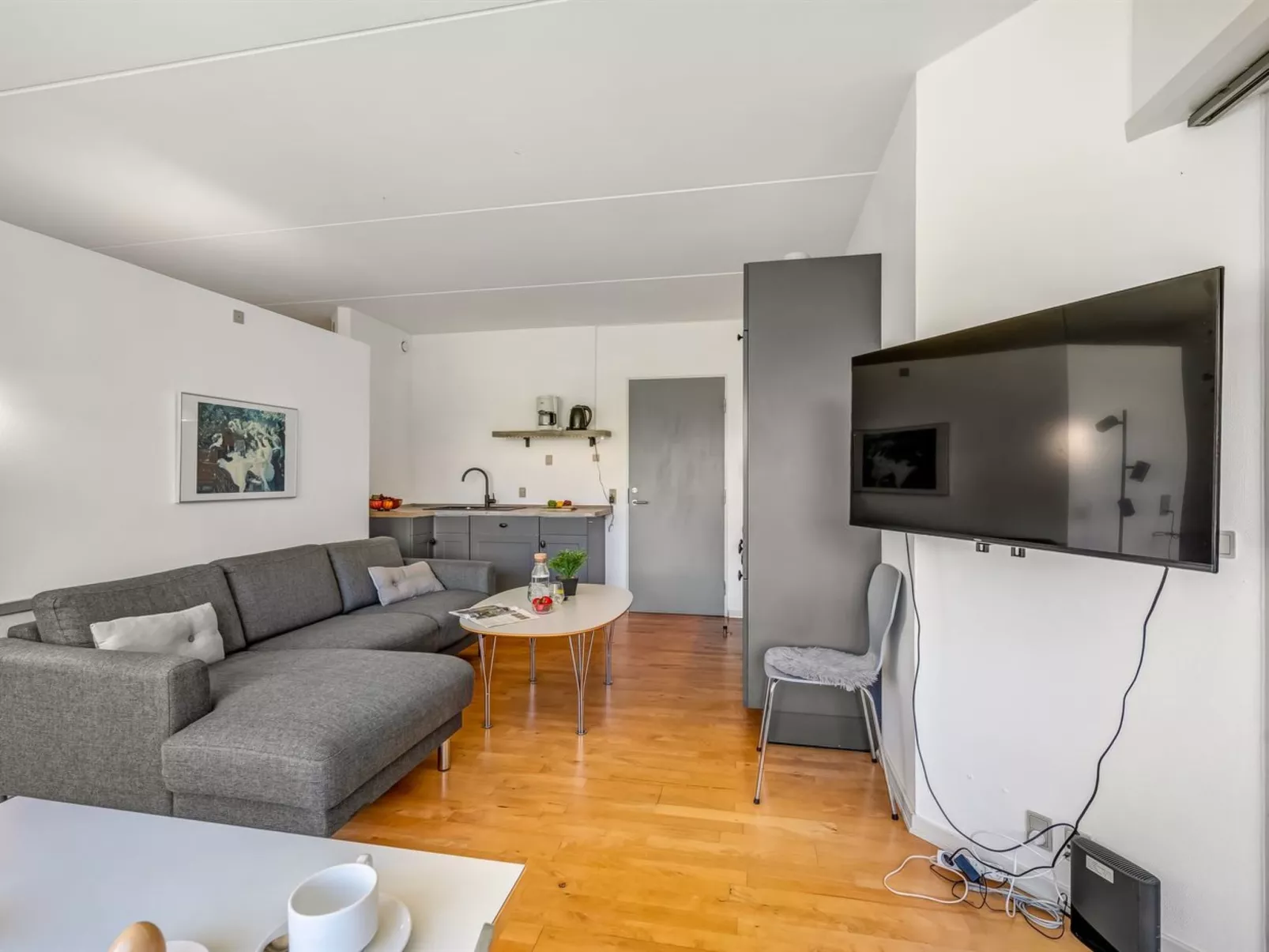 "Akai" - 100m from the sea-Dedans