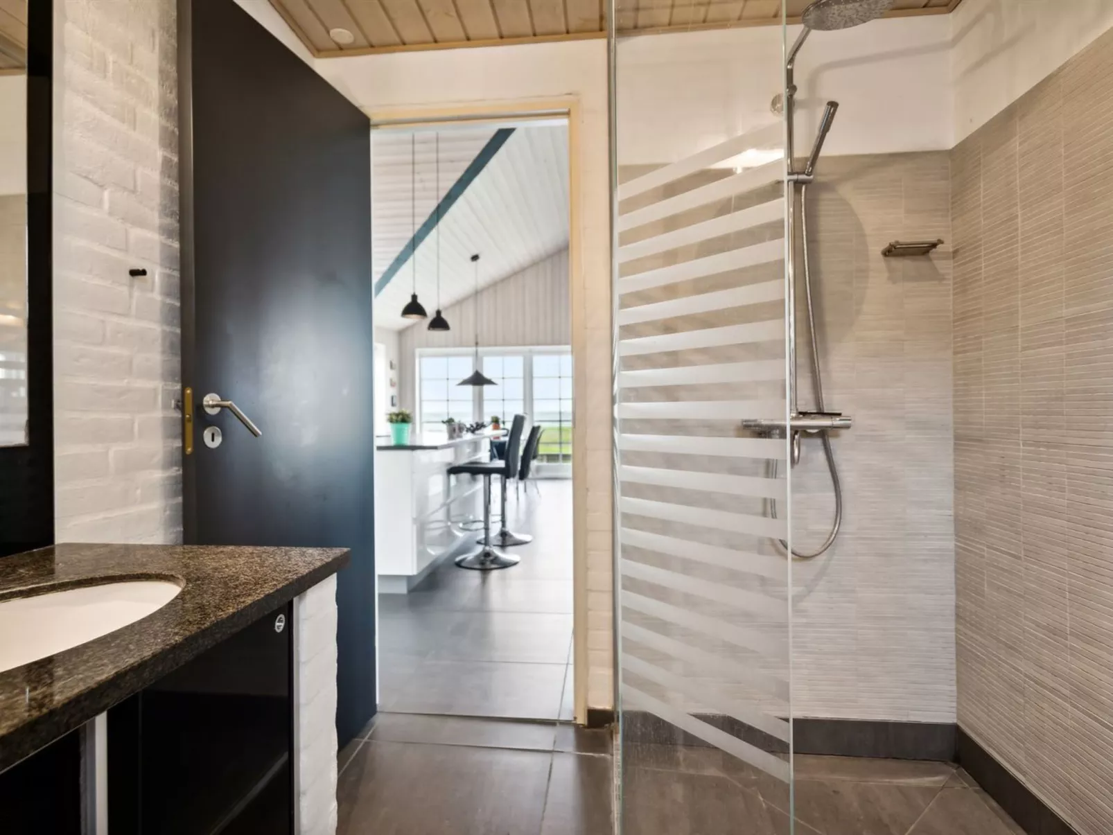 "Dory" - 30m from the sea-Inside