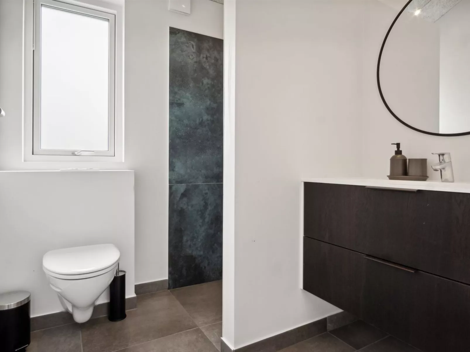 "Stygg" - 75m from the sea-Inside