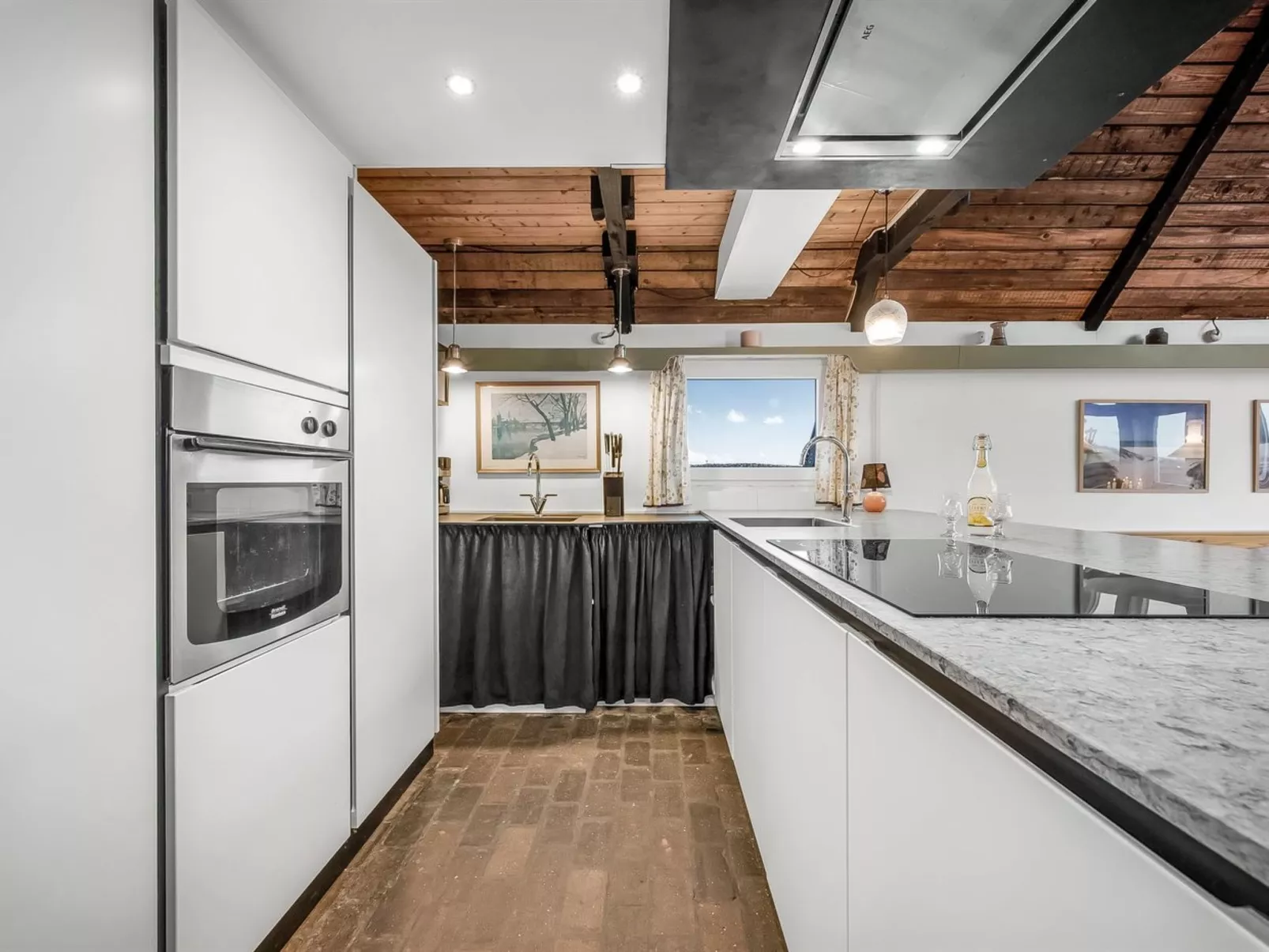 "Luzy" - 75m from the sea-Inside