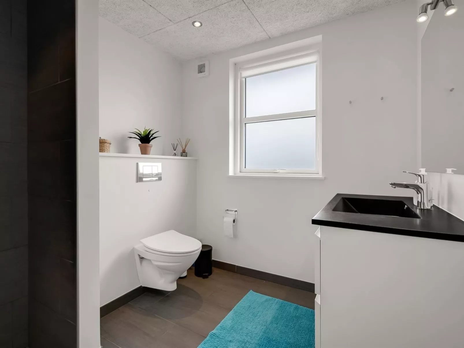 "Bernice" - 900m from the sea-Inside