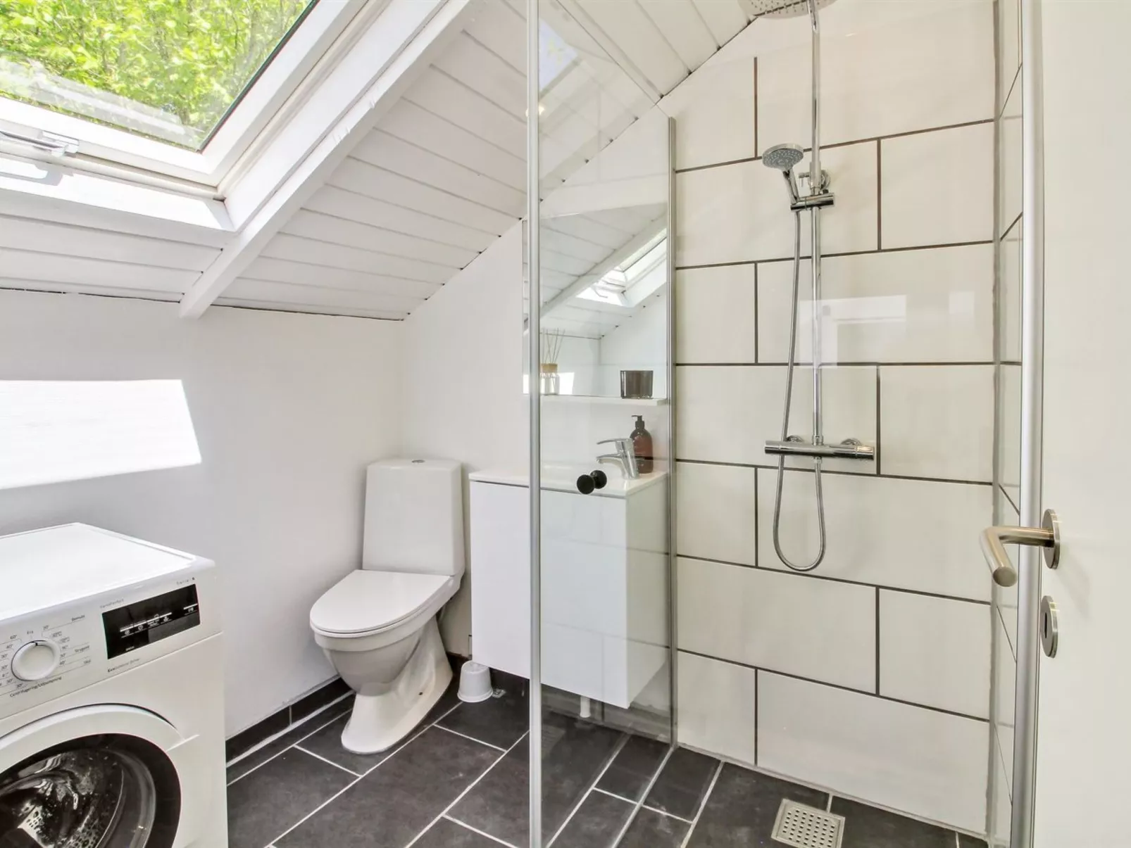 "Jaakob" - 30km from the sea-Inside