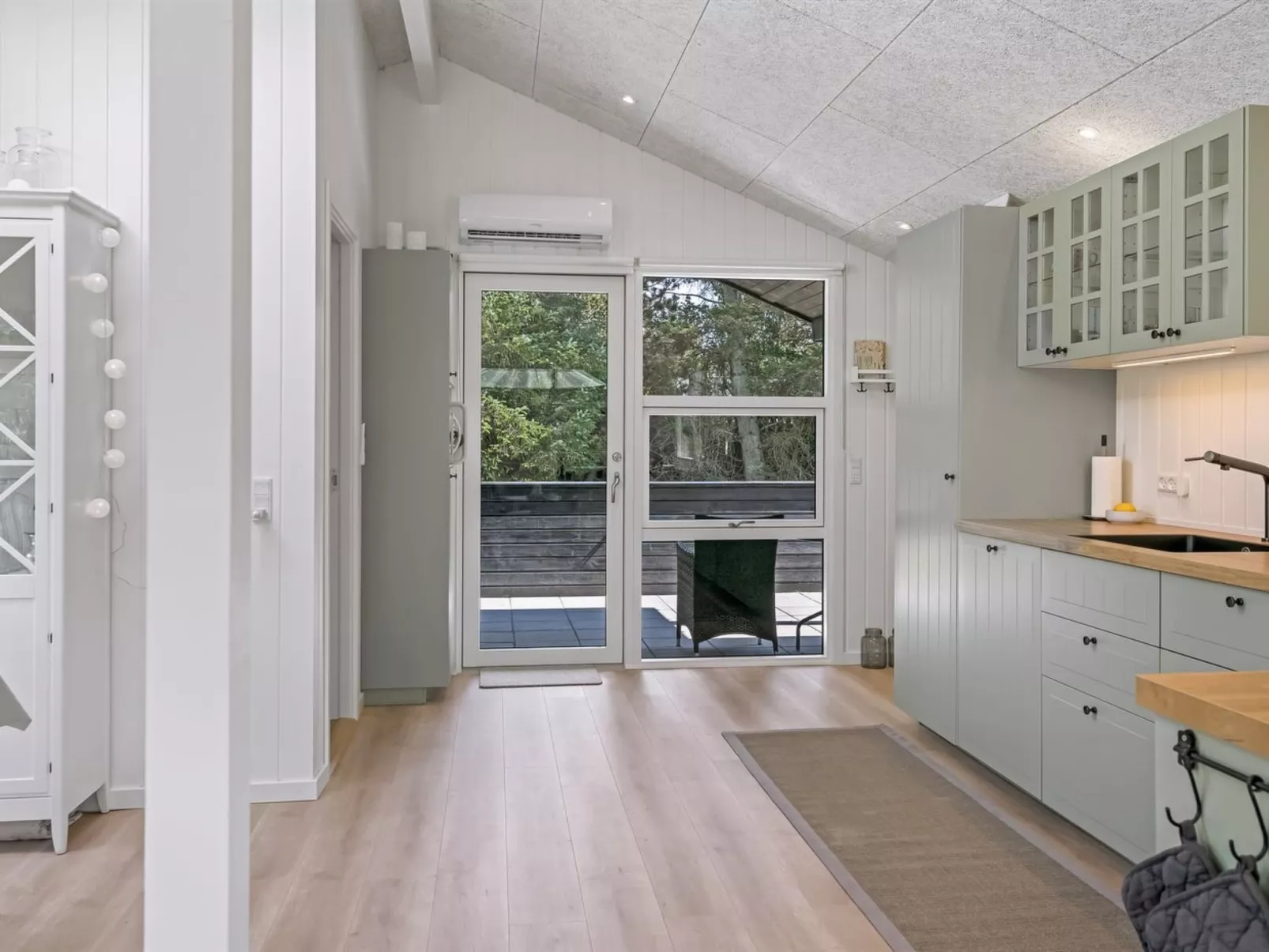 "Ema" - 1.9km from the sea-Dedans