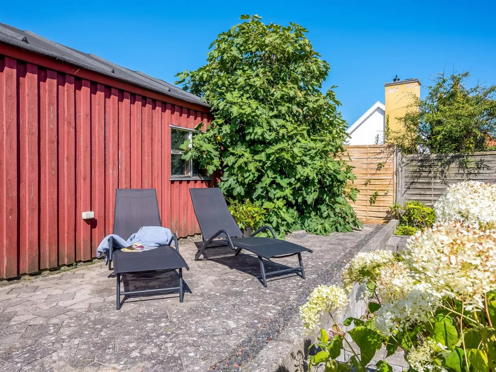 "Sira" - 25m from the sea-Outside