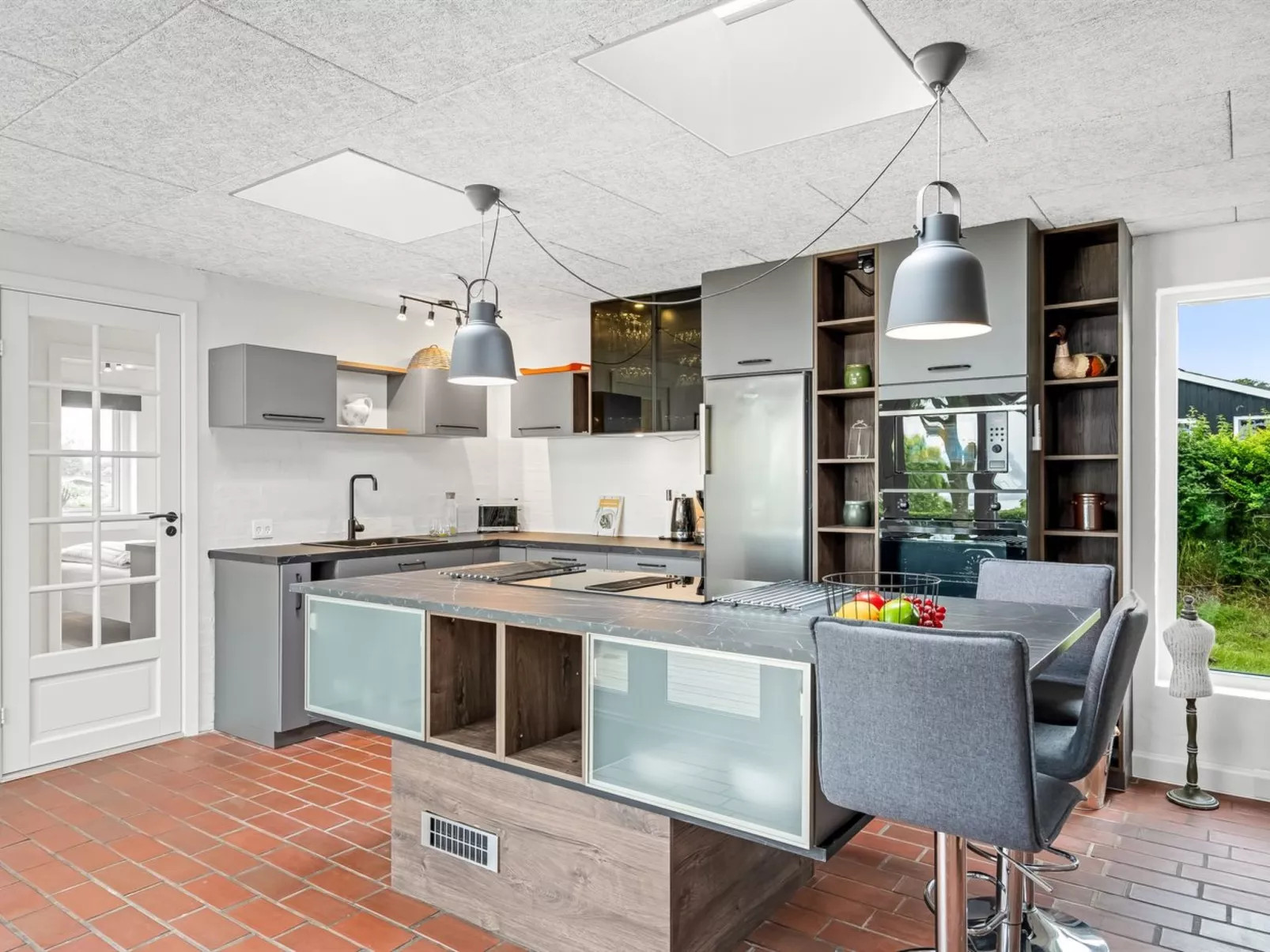 "Tonna" -  from the sea-Inside