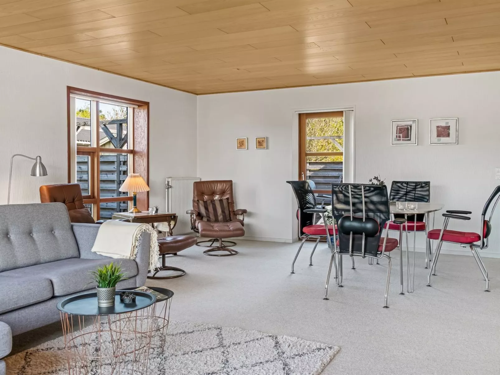 "Satu" - 2km from the sea-Inside