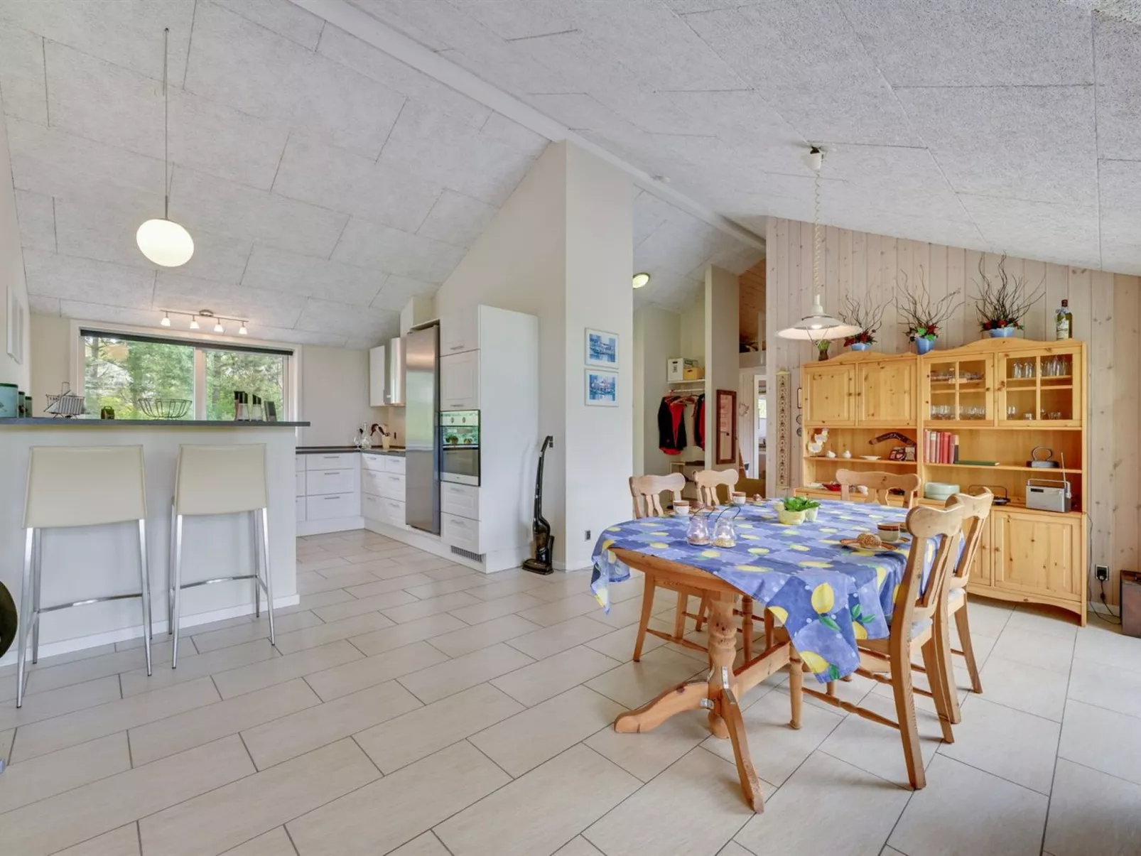 "Tjorven" - 250m to the fjord-Drinnen