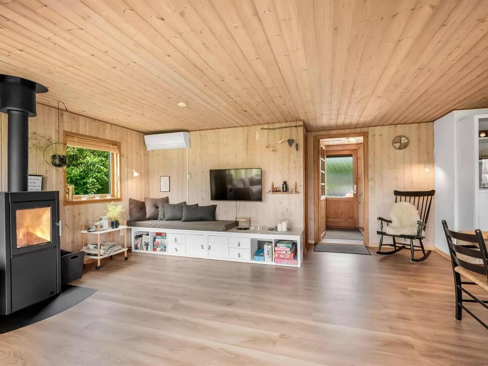 "Tian" - 400m to the fjord-Dedans