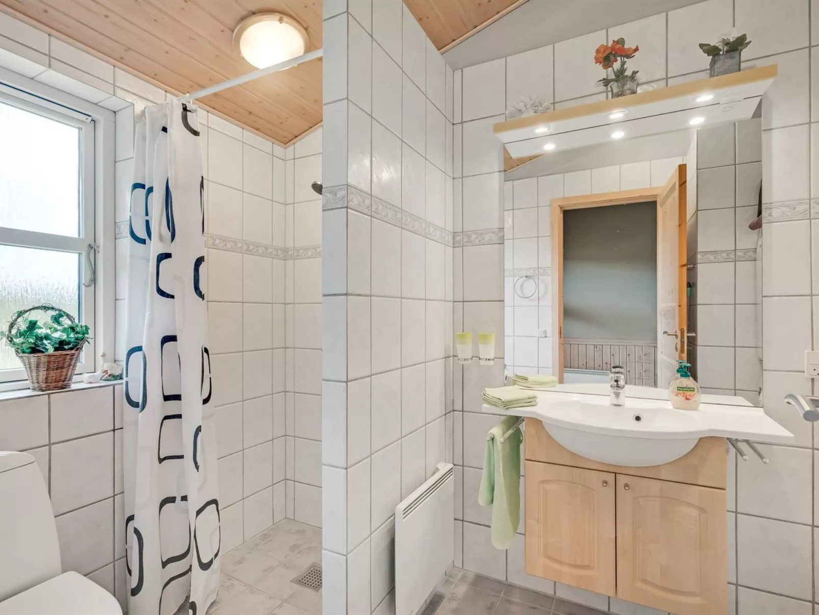 "Zölestine" -  from the sea-Inside