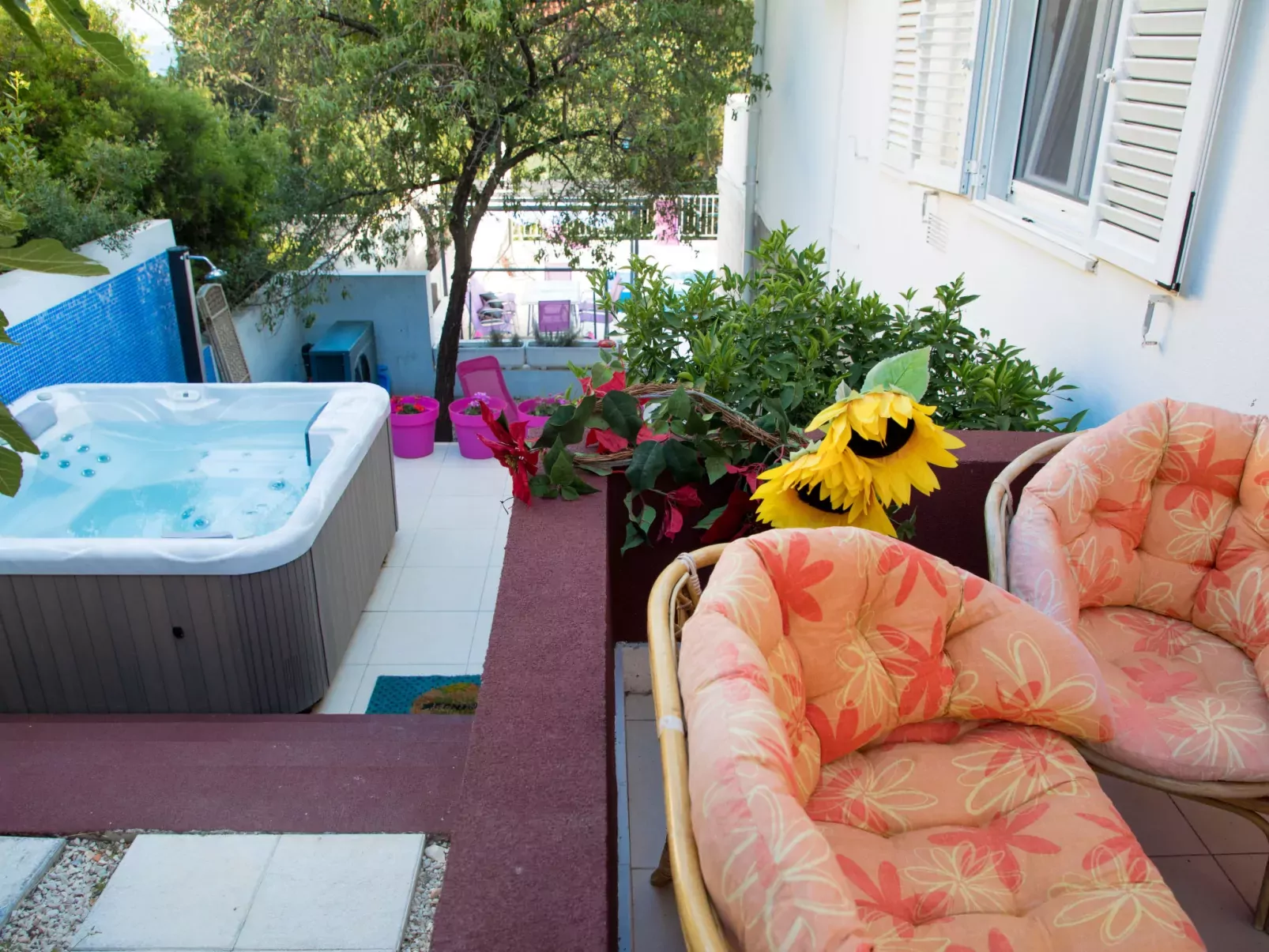 Viva-by the sea-by the pool-Area