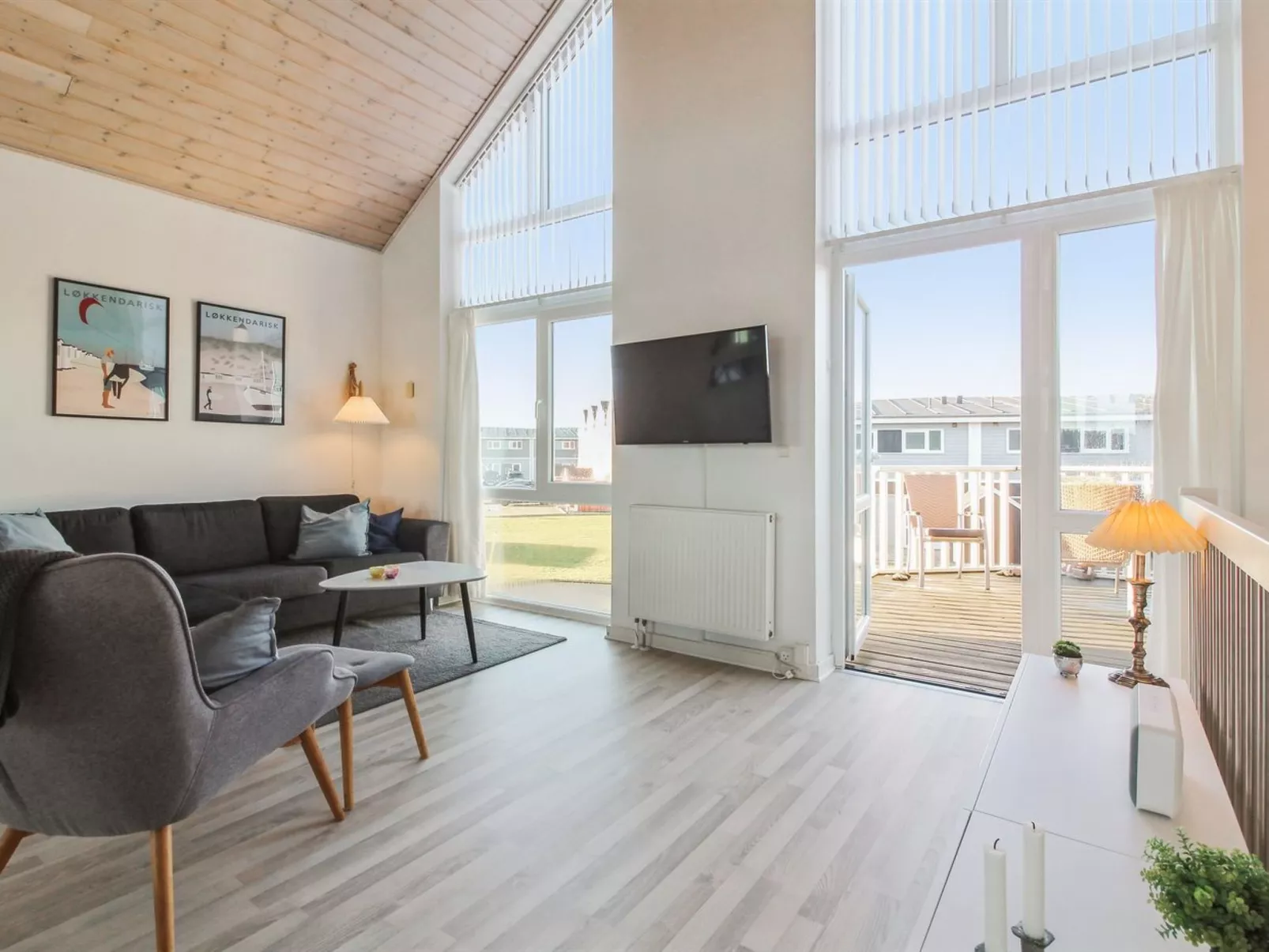 "Truls" - 700m from the sea-Dedans