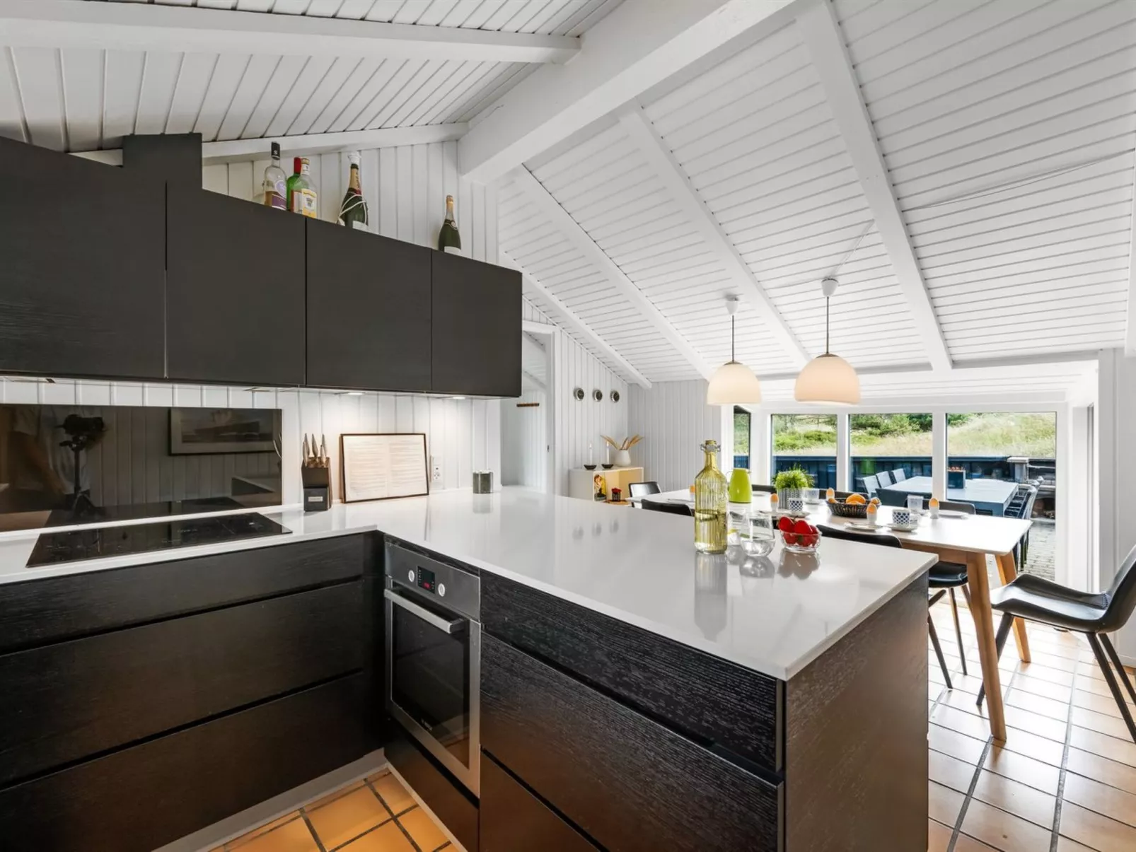 "Emin" - 700m from the sea-Drinnen