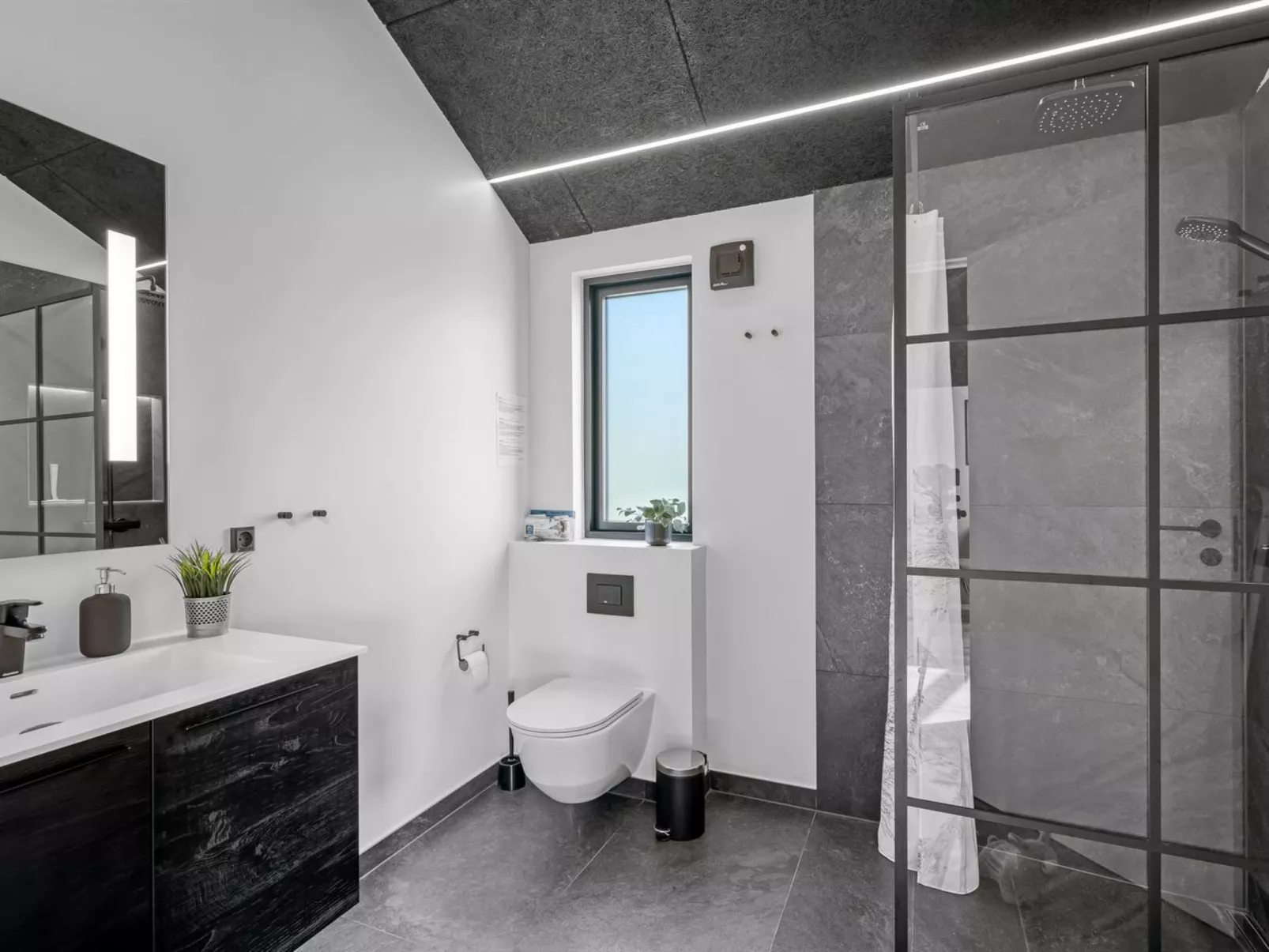 "Udder" - 1.5km from the sea-Inside