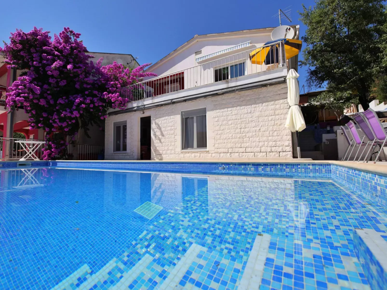 Viva-by the sea-by the pool-Area