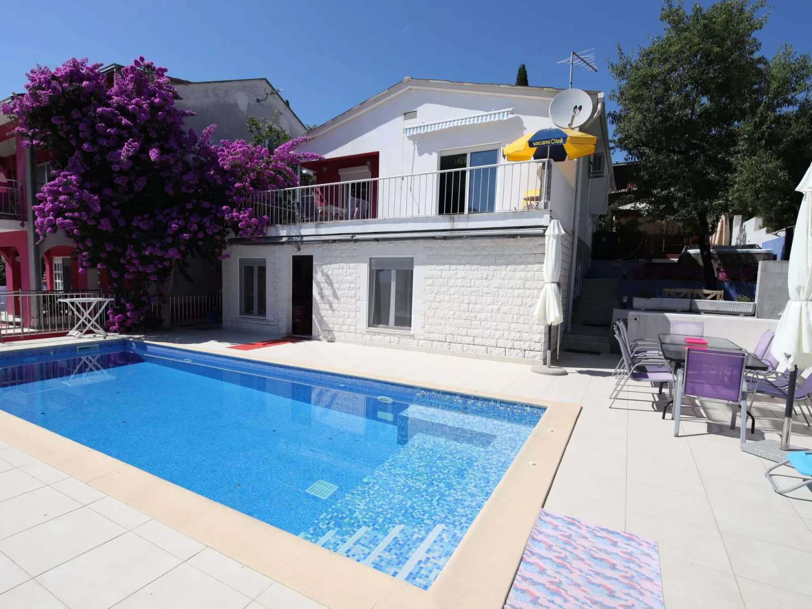 Viva-by the sea-by the pool-Area