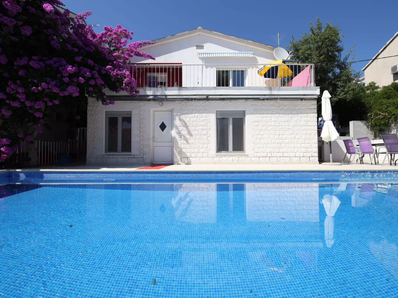 Viva-by the sea-by the pool-Area