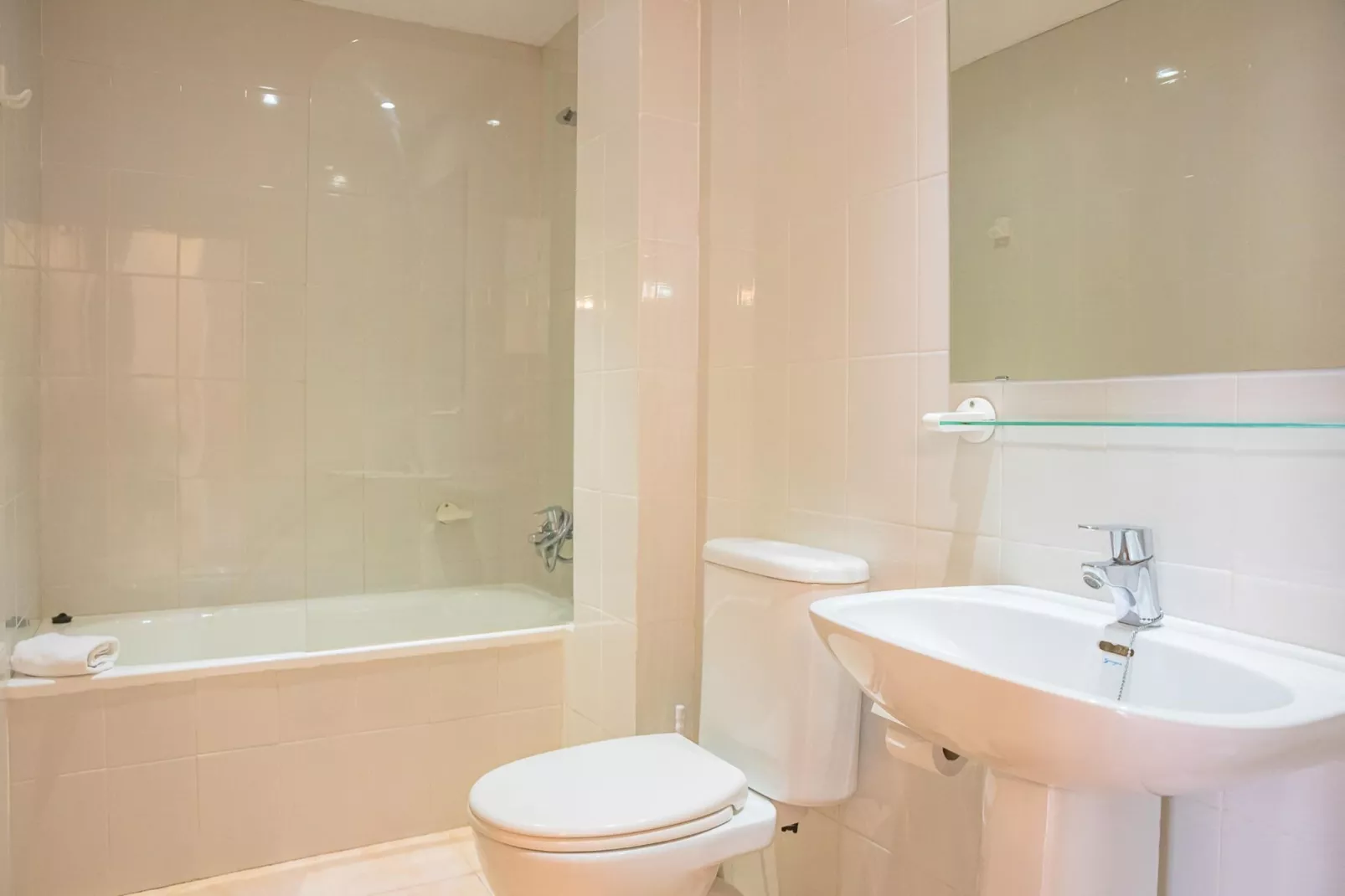 APARTAMENTOS COMTE D'EMPURIES C46-Bathroom