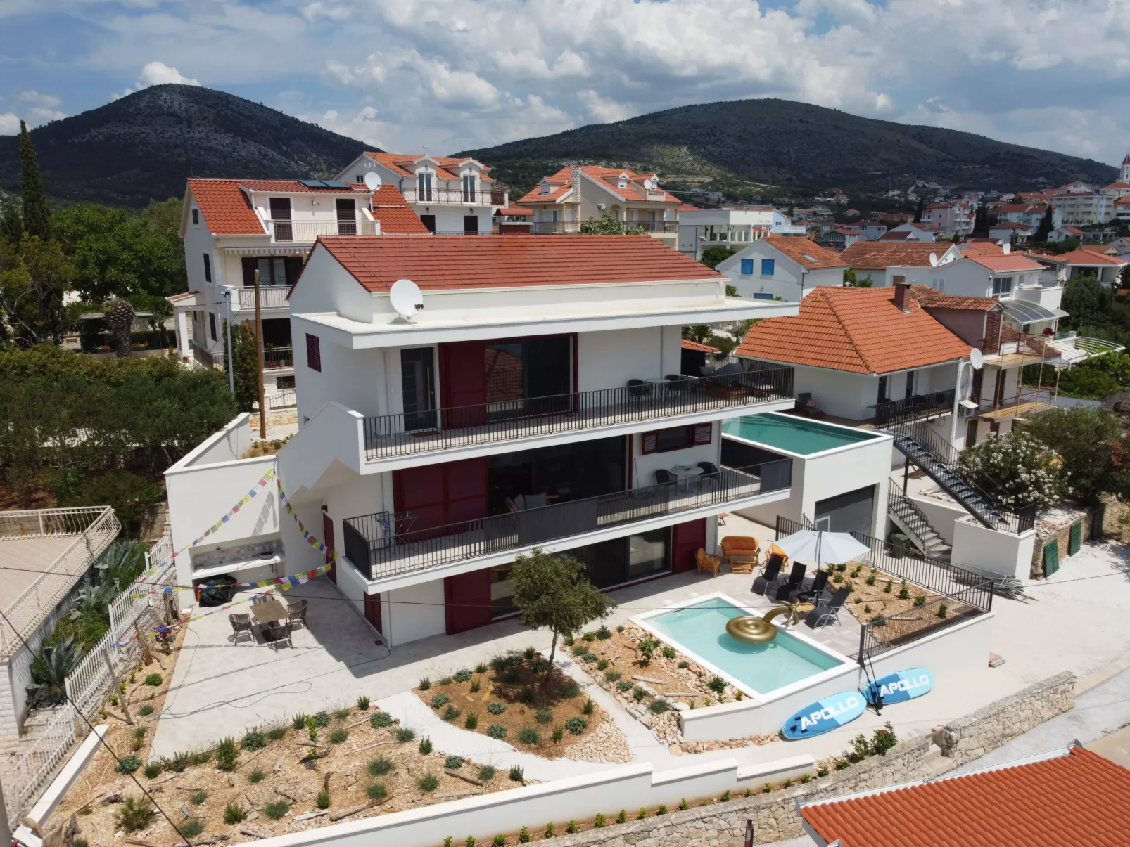 Viva-by the sea-garden & terraces-Outside