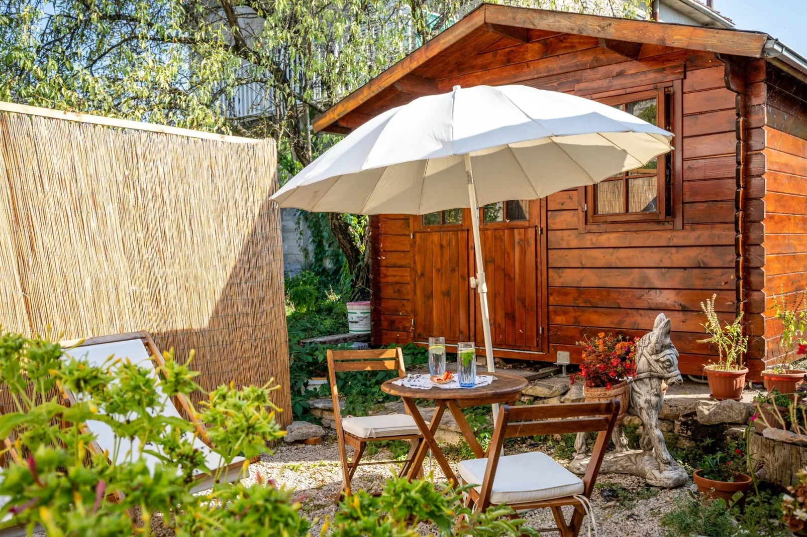 Stone House Harmony -Studio Apartment with Patio and Garden View ( 2 )-Im Freien