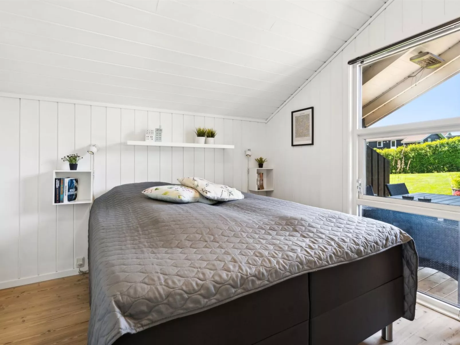 "Enida" - 350m to the fjord-Inside