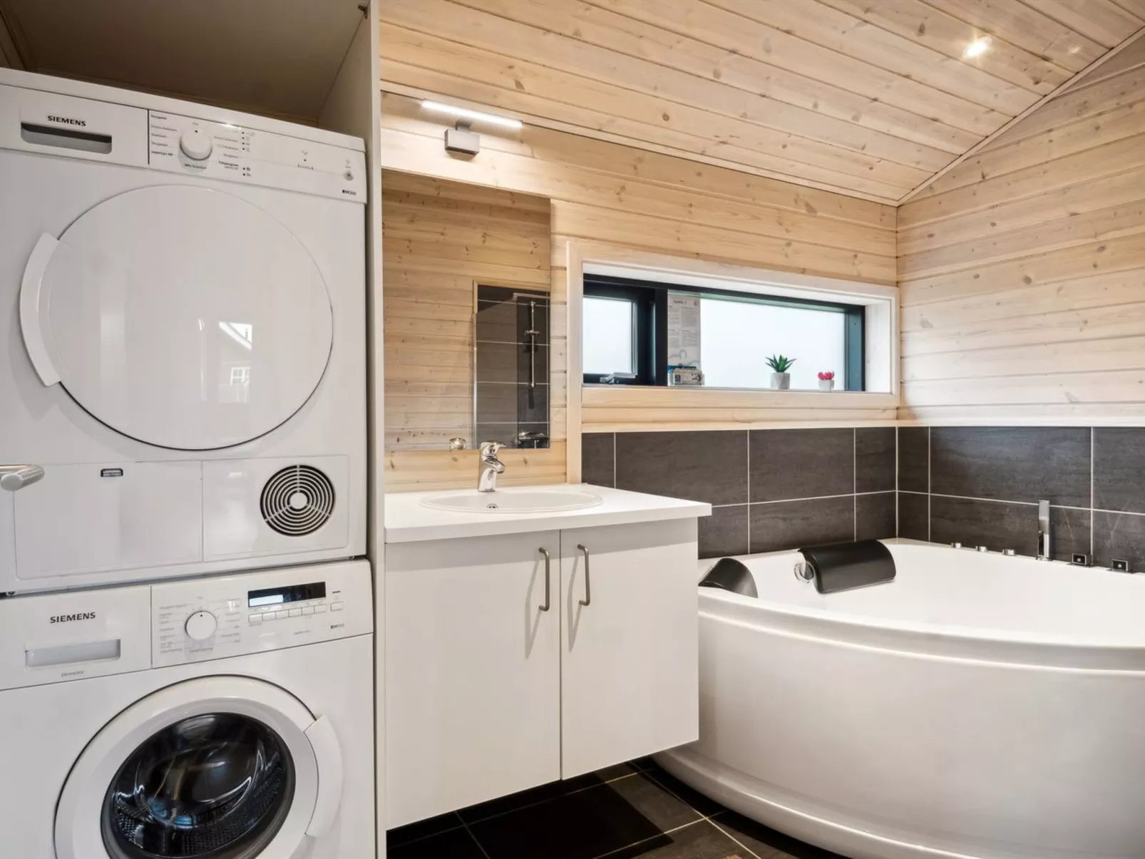 "Ehmi" - 750m from the sea-Inside