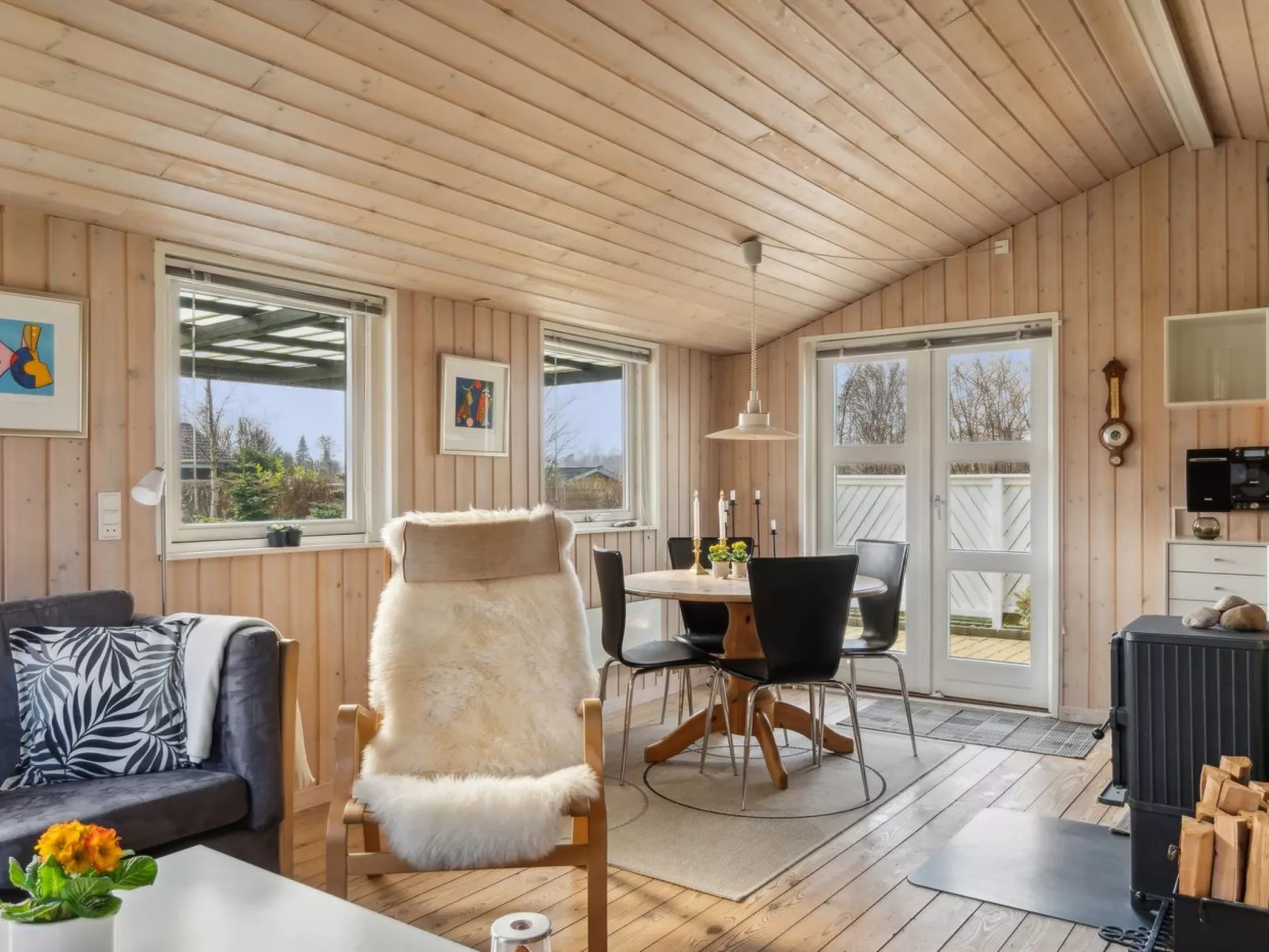 "Bjarni" - 175m from the sea-Dedans