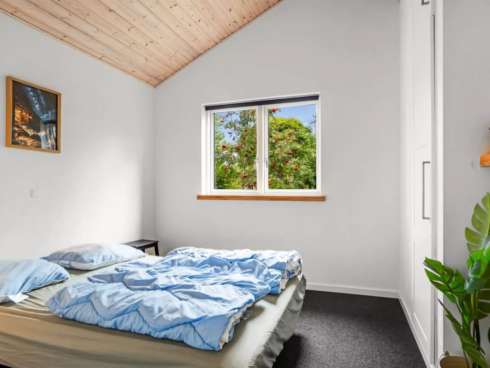 "Nauka" - 400m to the fjord-Inside