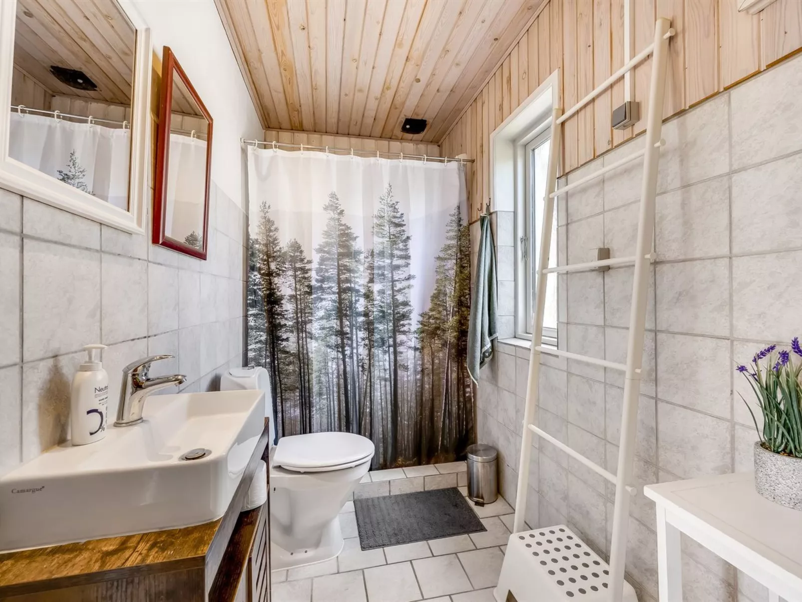 "Hermanni" -  from the sea-Inside