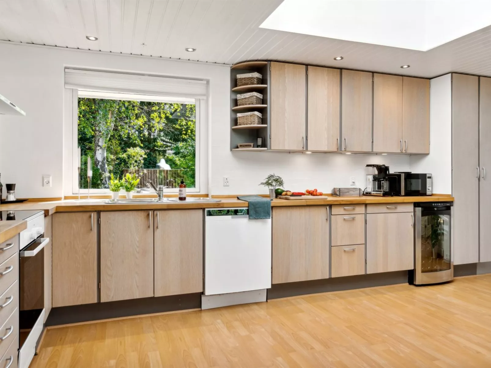 "Hjalmine" - 1.4km from the sea-Inside