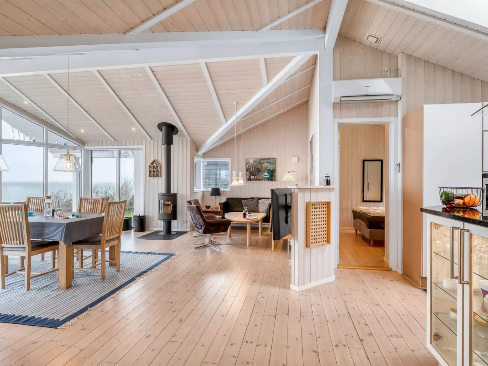 "Næwe" - 10m to the fjord-Drinnen