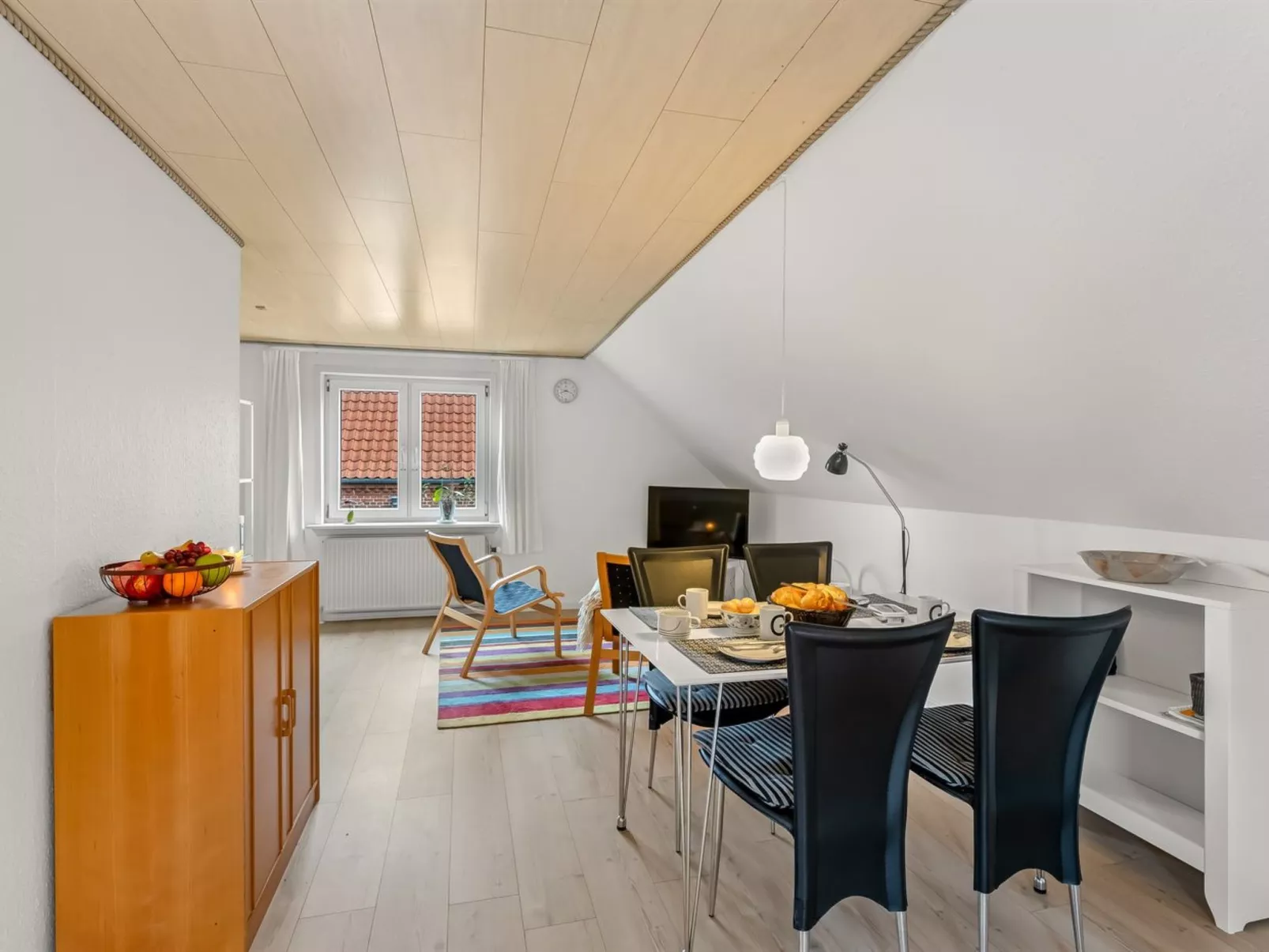 "Trpana" - 1km to the fjord-Drinnen