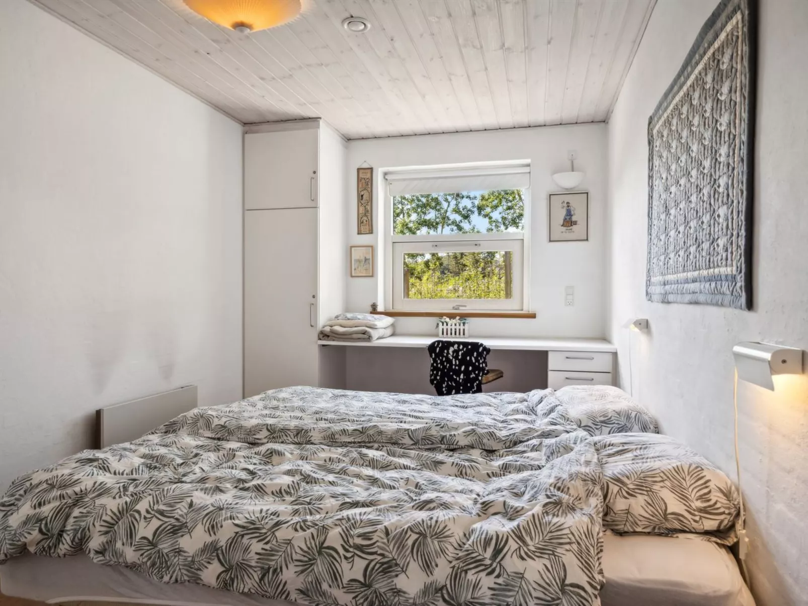 "Bryngeir" - 25m from the sea-Inside