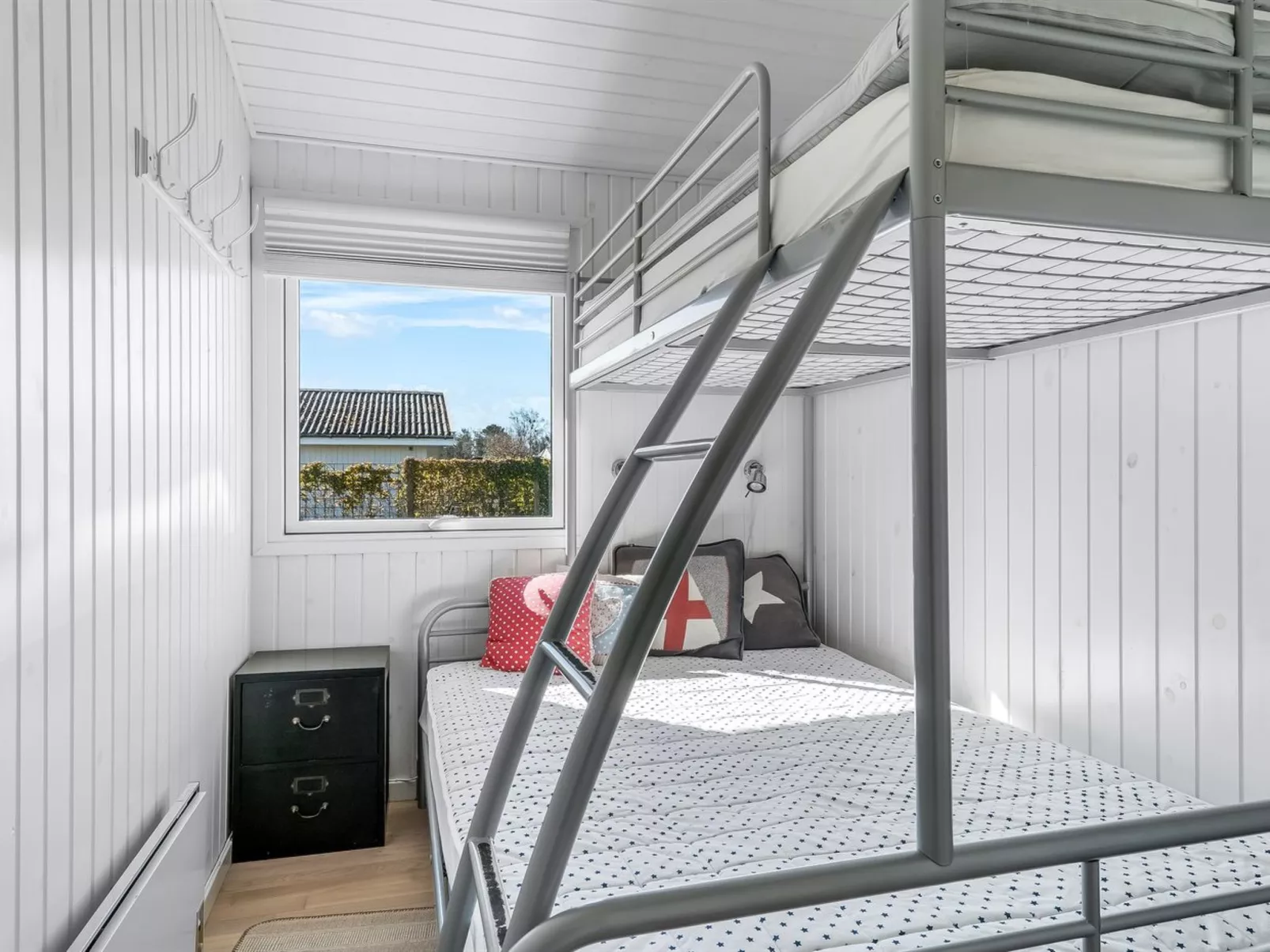 "Jaike" -  from the sea-Drinnen