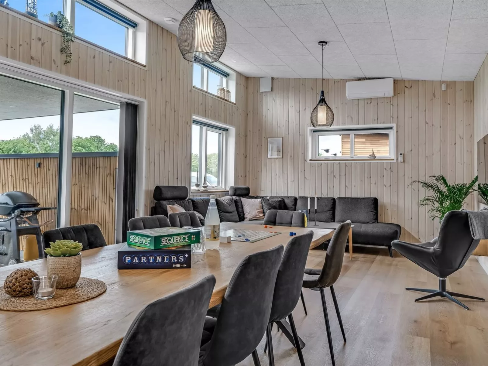 "Elevus" -  from the sea-Inside